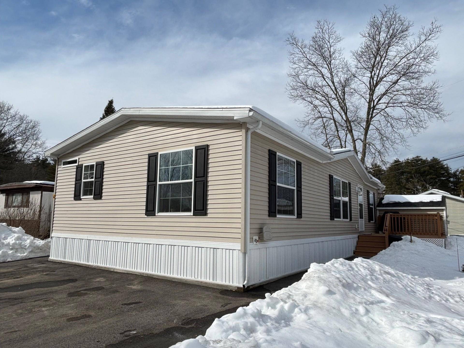 Milford, NH 03055,545 Elm ST #4