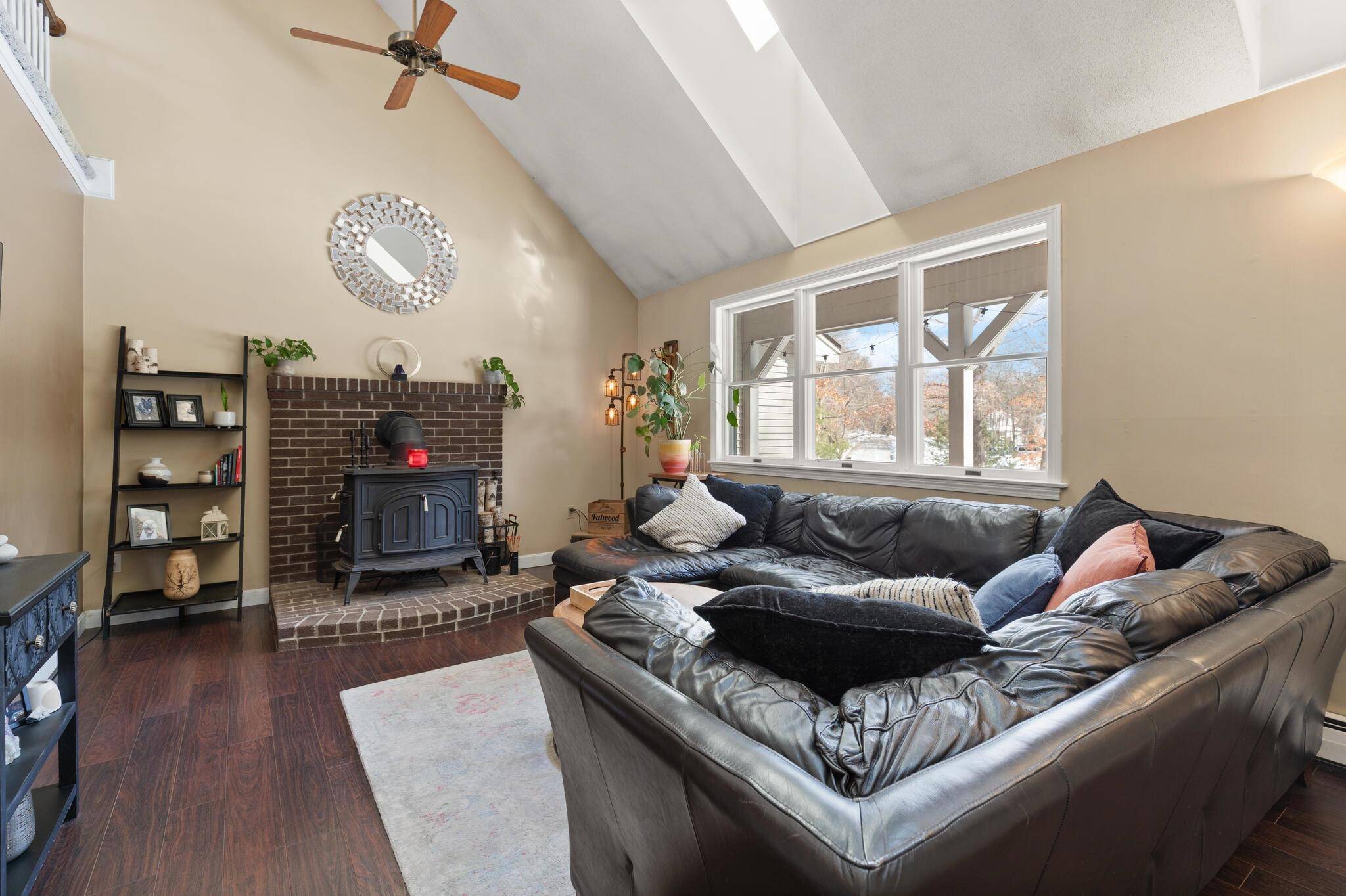 Pelham, NH 03076,3 Christopher LN