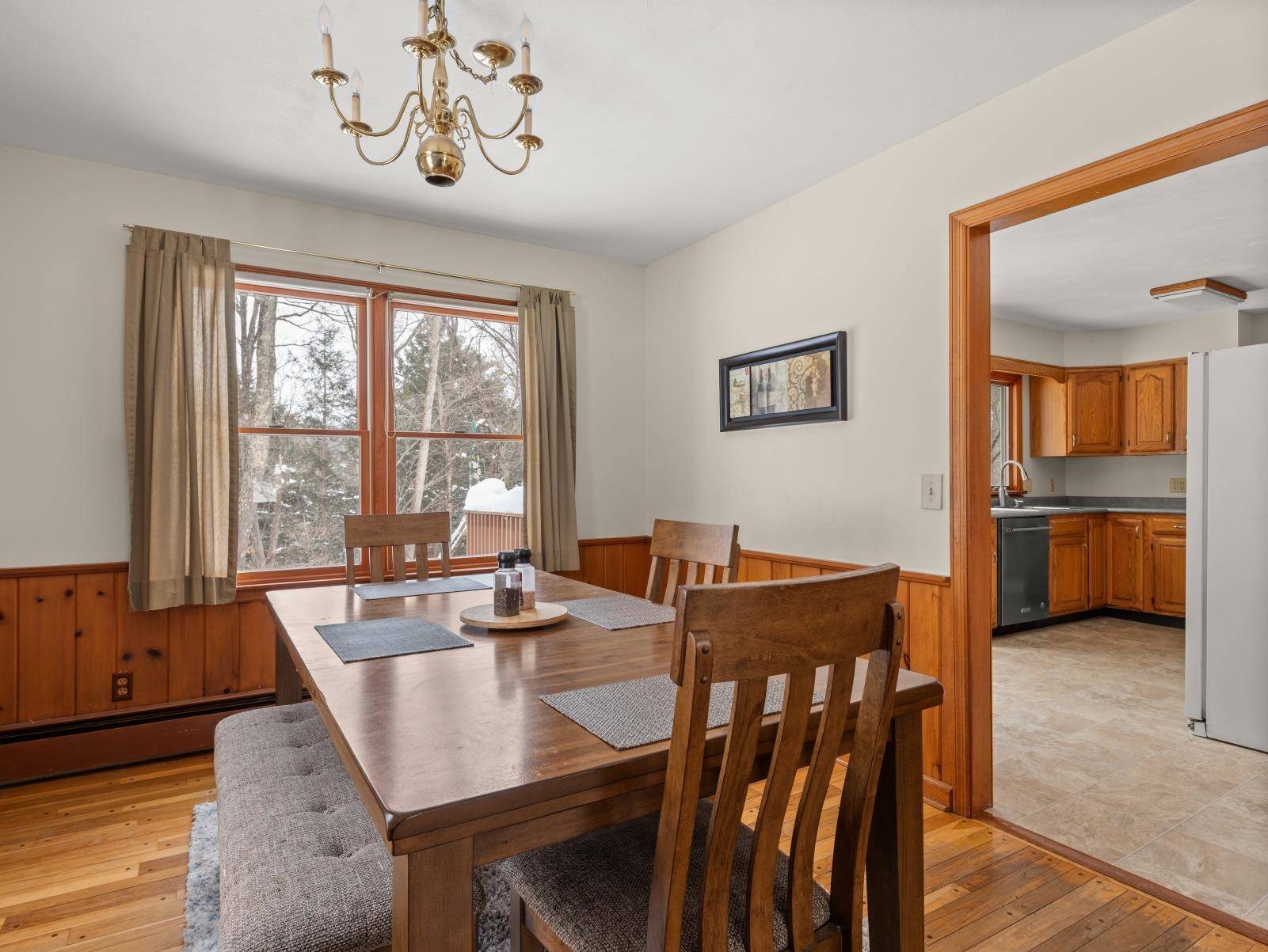 16 Ridge RD Essex, VT 05452