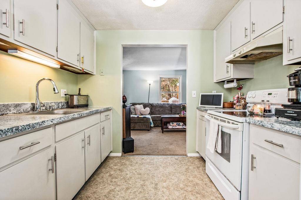 8 Monarch LN Claremont, NH 03743