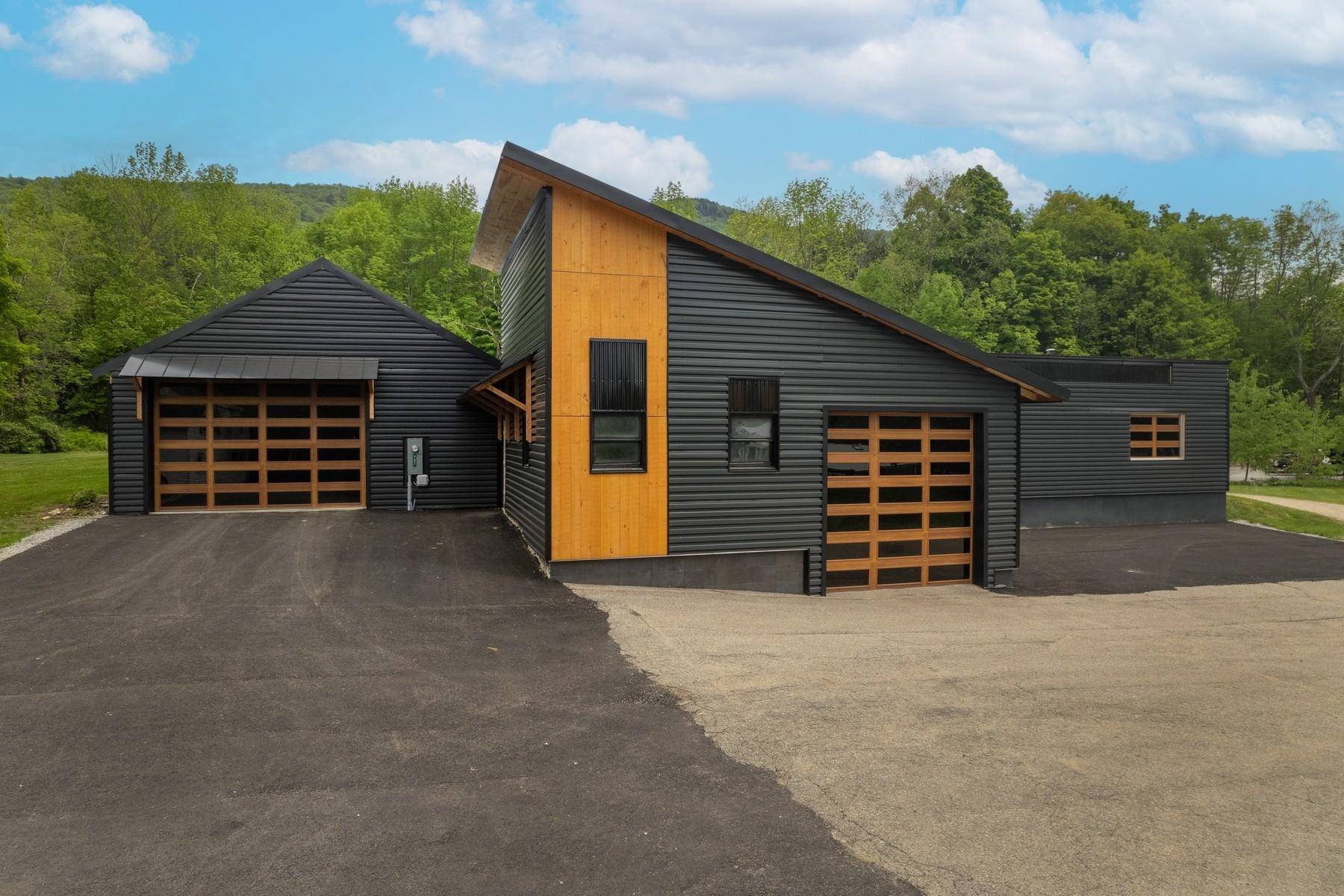 Mendon, VT 05701,887-907 Townline RD #887  907