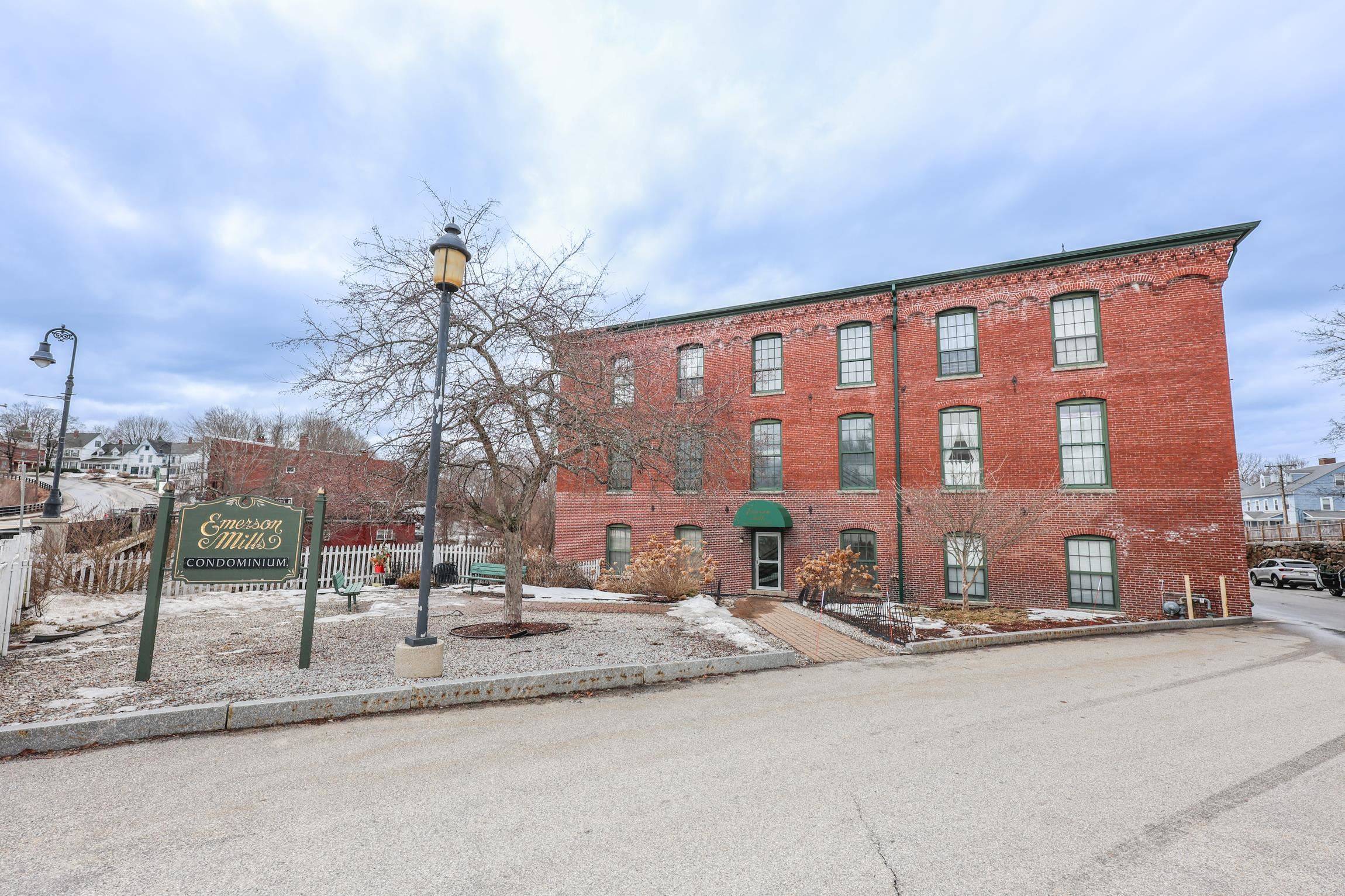 Pembroke, NH 03275,100 Main ST #106