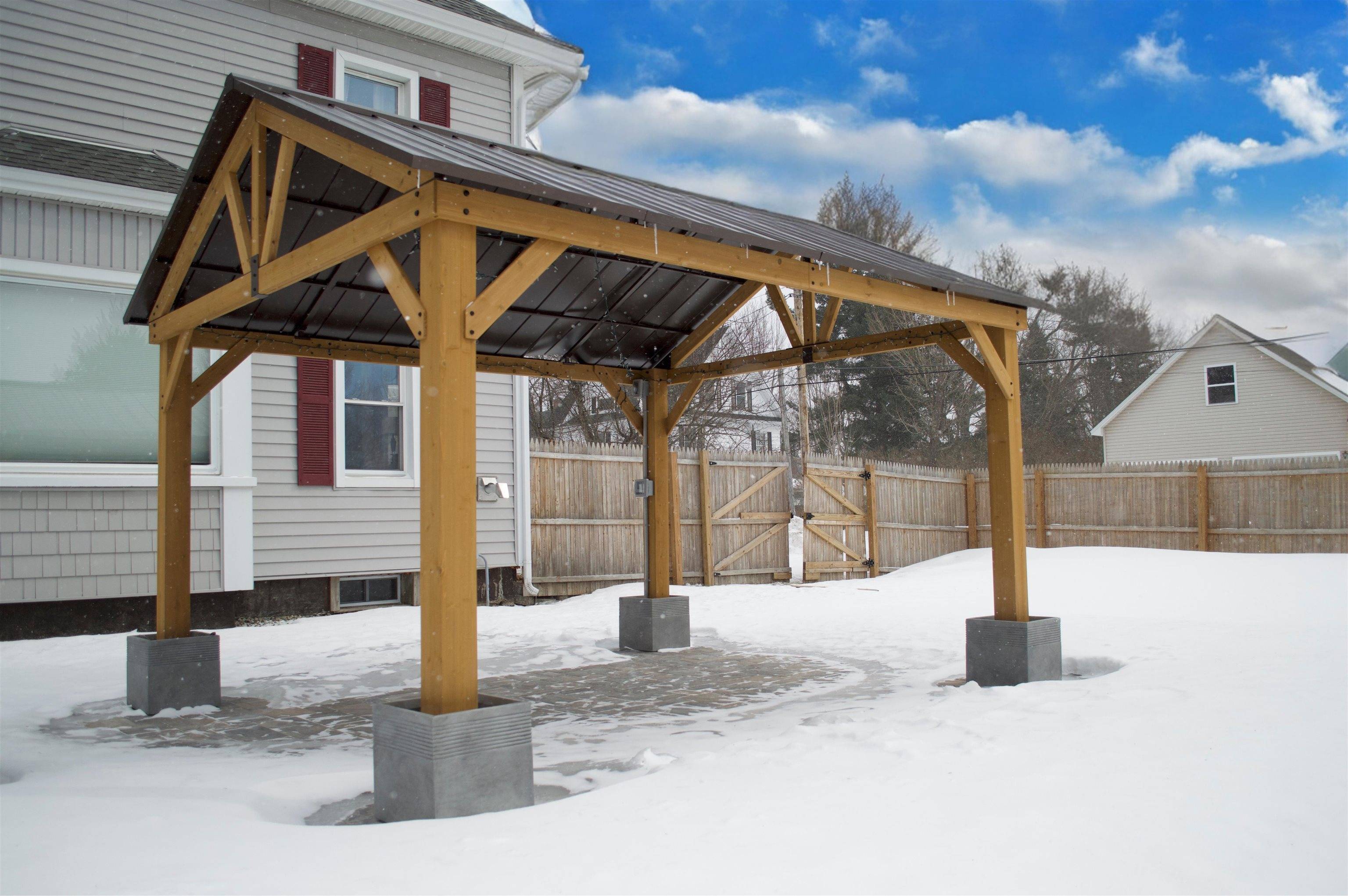 Newport City, VT 05855,17 Northern AVE