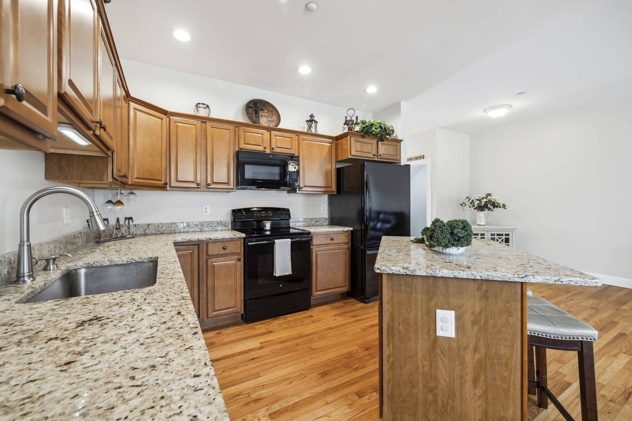 Fremont, NH 03044,624 Main ST #Unit 2
