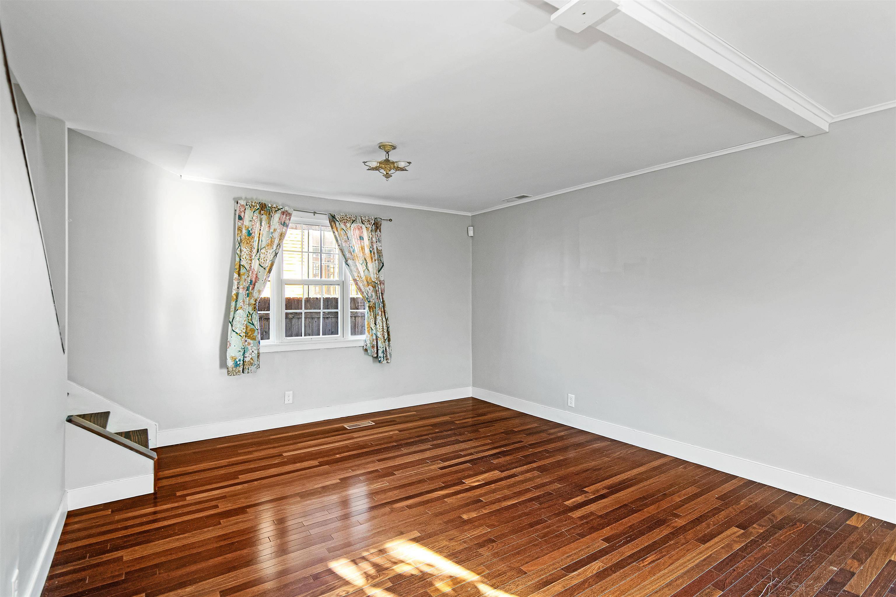 77 Manhattan DR Burlington, VT 05401