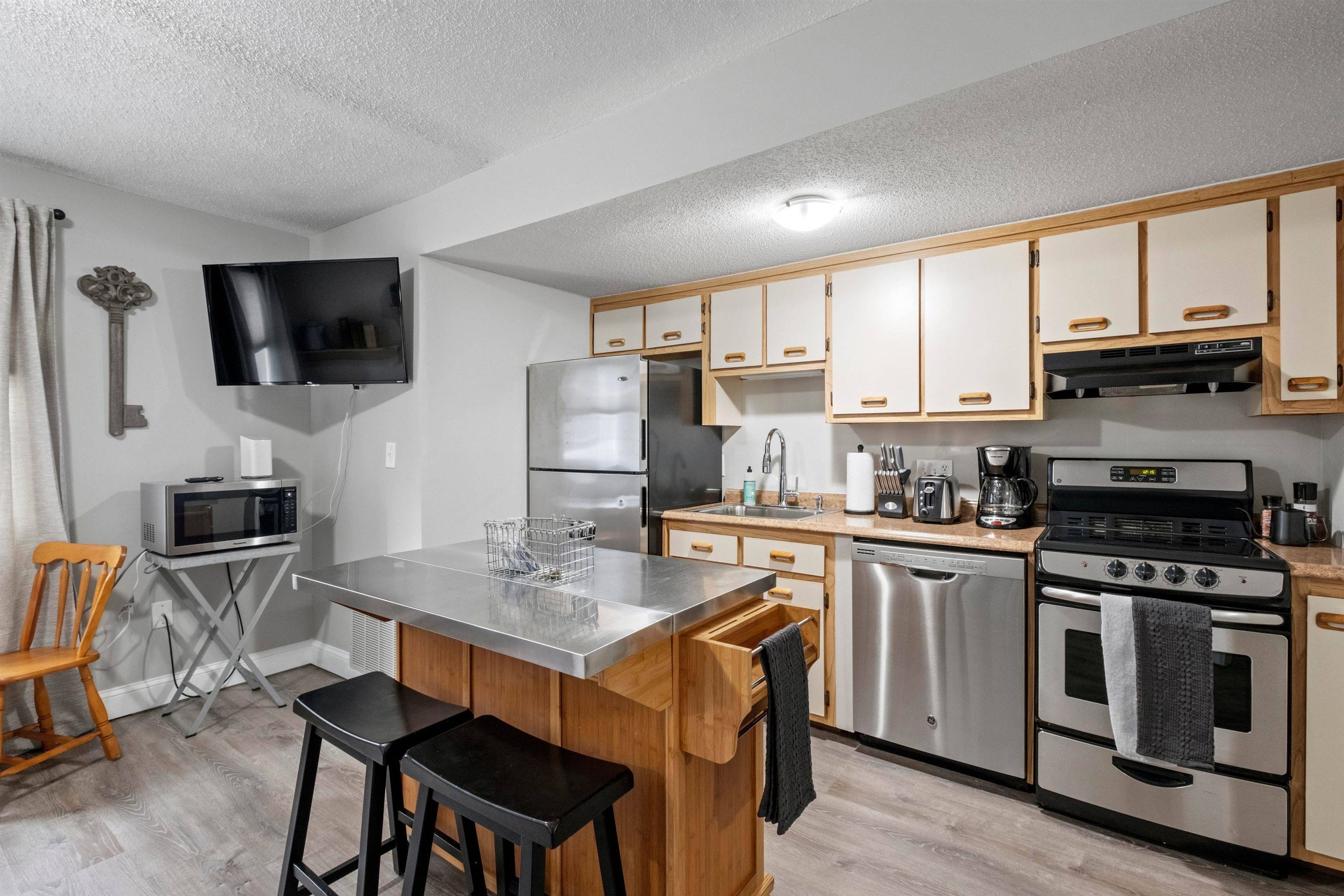 Nashua, NH 03064,5-5 Blackstone DR