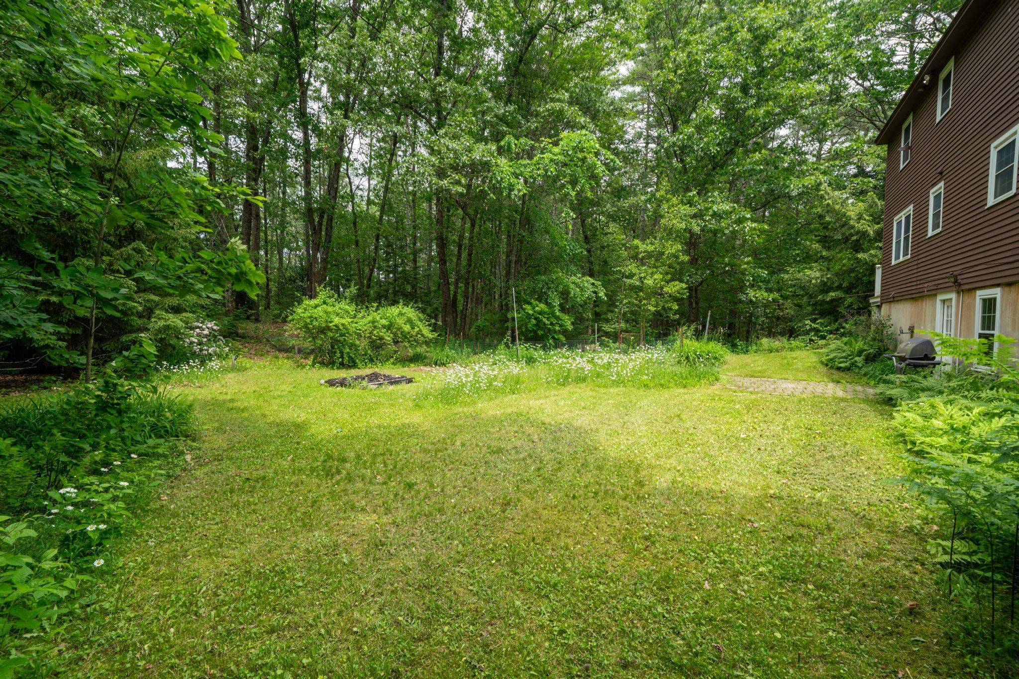 Amherst, NH 03031,8 Pine Acres RD