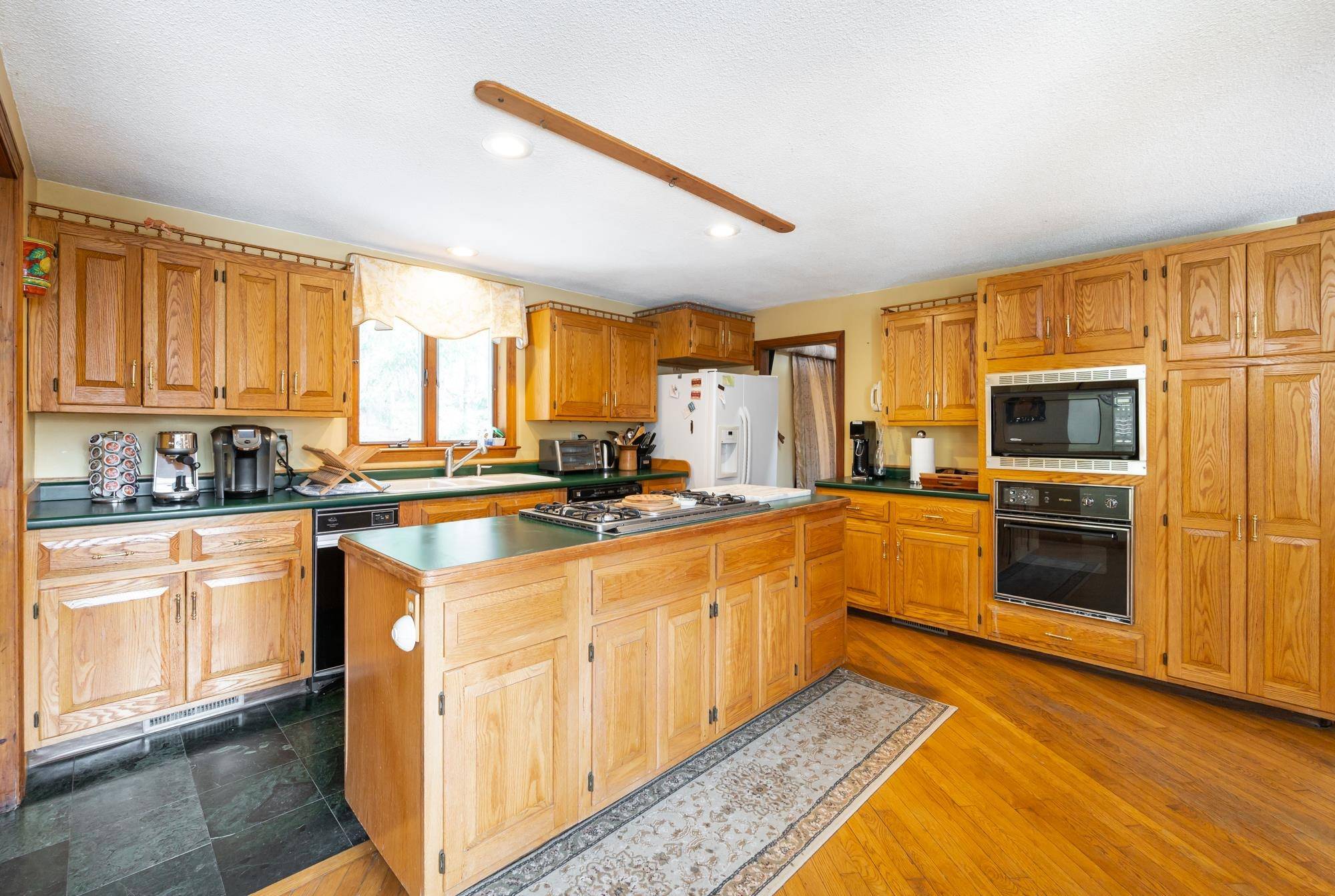39 Birch Glen DR Bennington, NH 03442