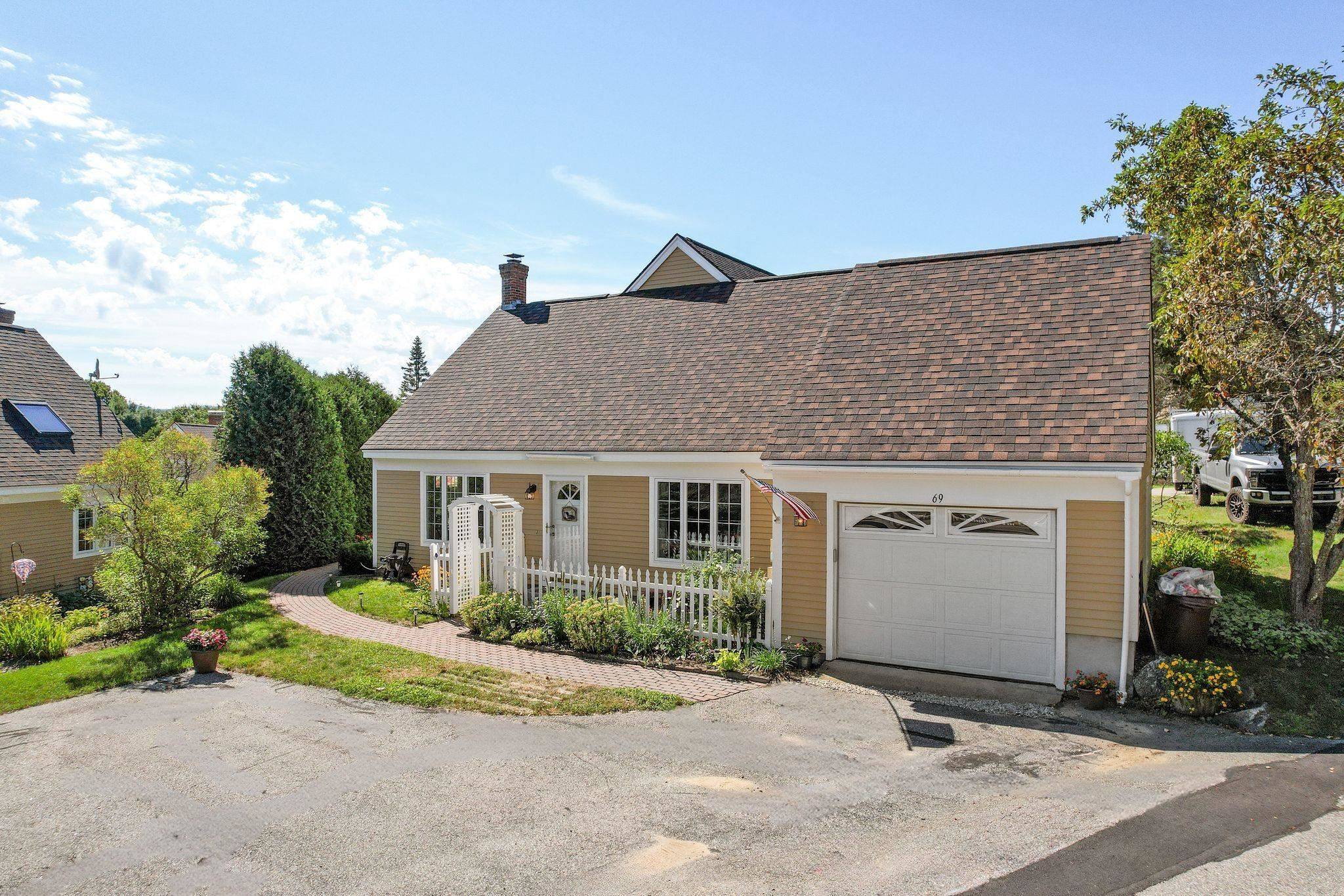 Laconia, NH 03246,69 Garden CIR #69