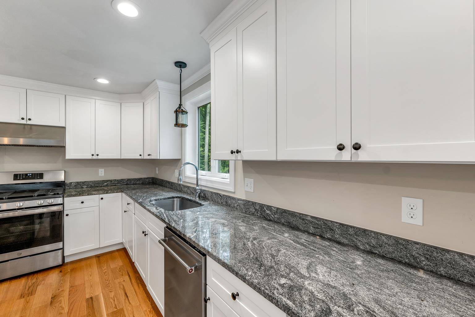 3 Gale RD Hampton, NH 03842