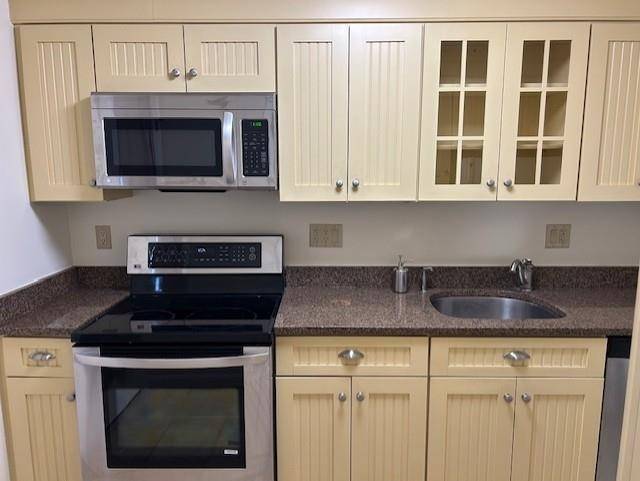 Portsmouth, NH 03801,777 Middle RD #10