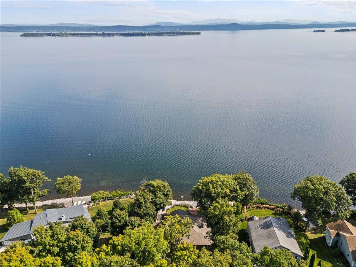Grand Isle, VT 05458,18 Sunrise LN
