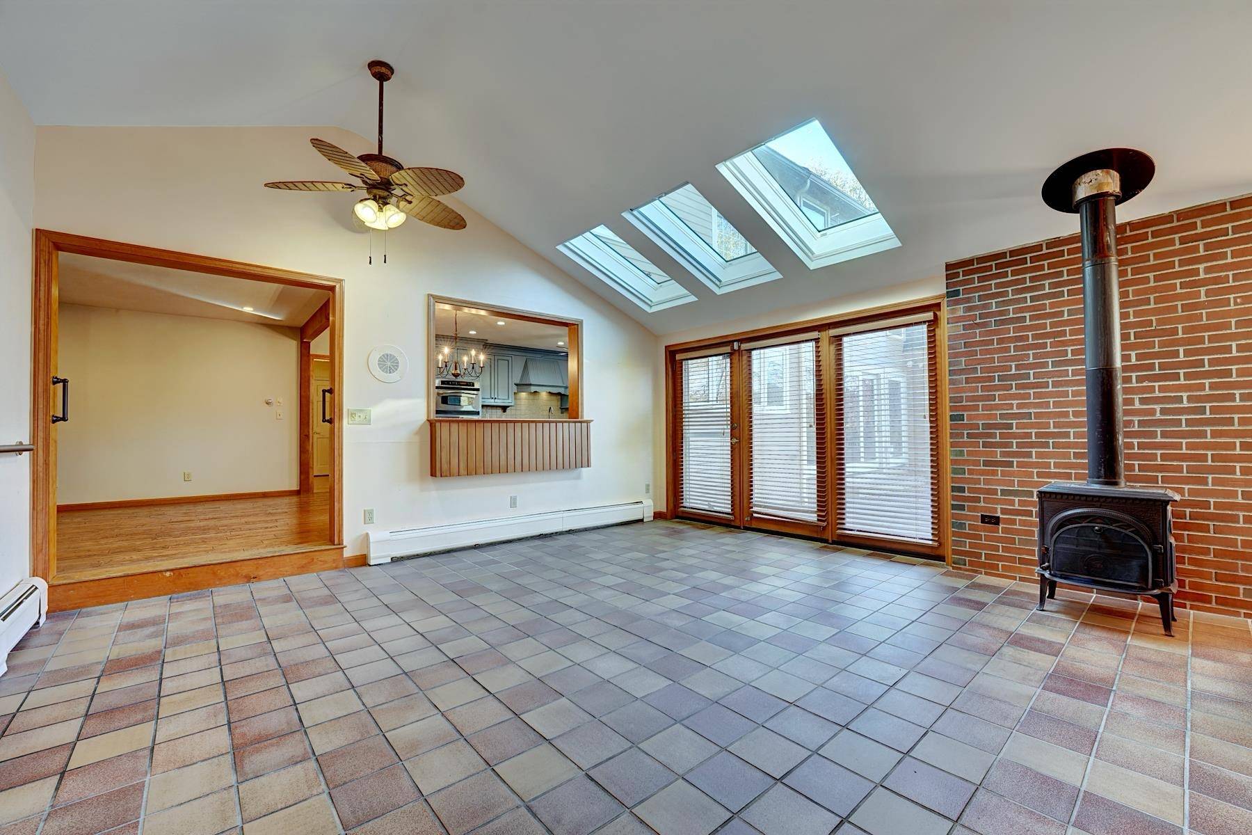 5 Runnymede DR North Hampton, NH 03862