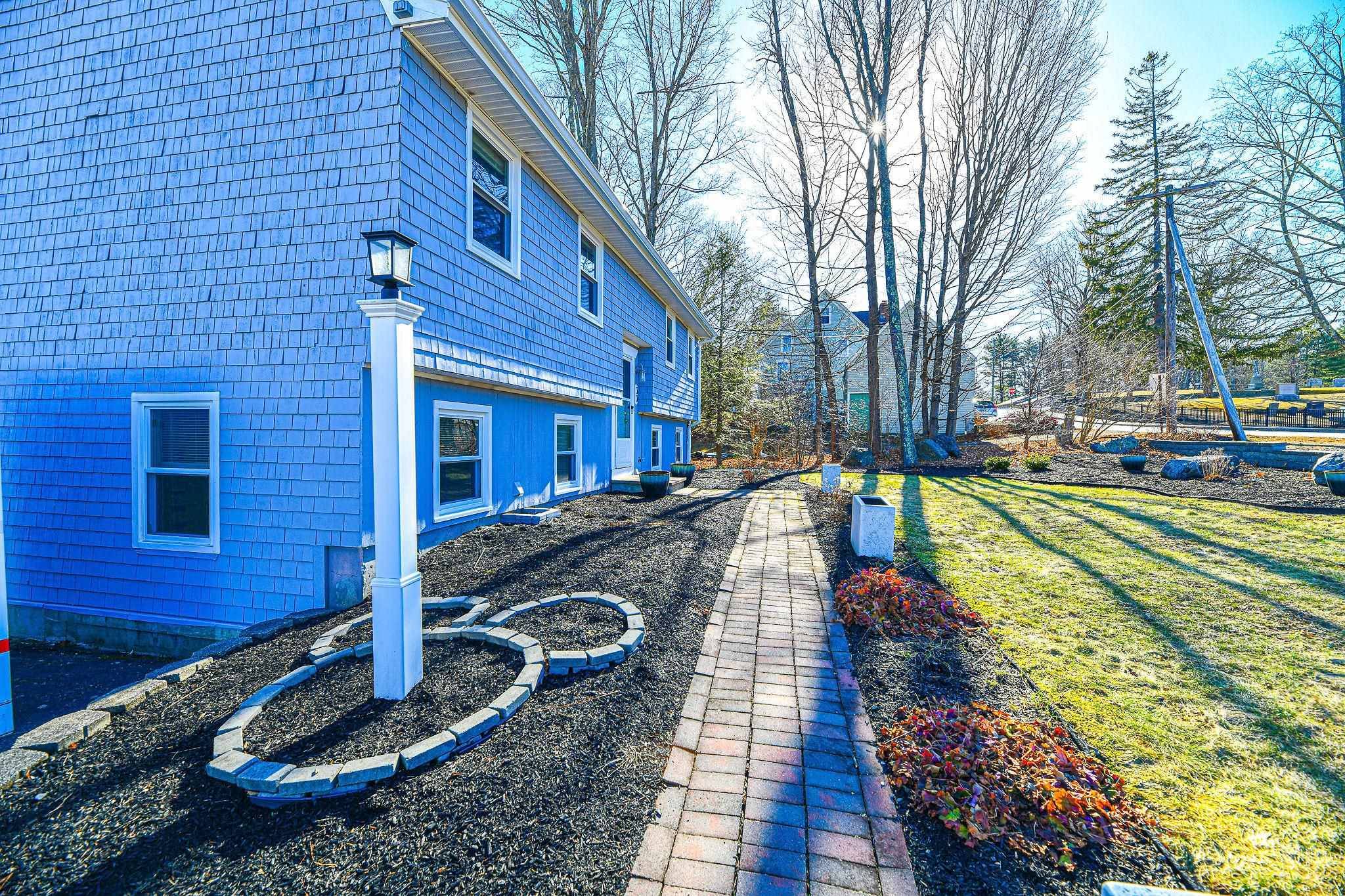 Newmarket, NH 03857,77 Elm ST
