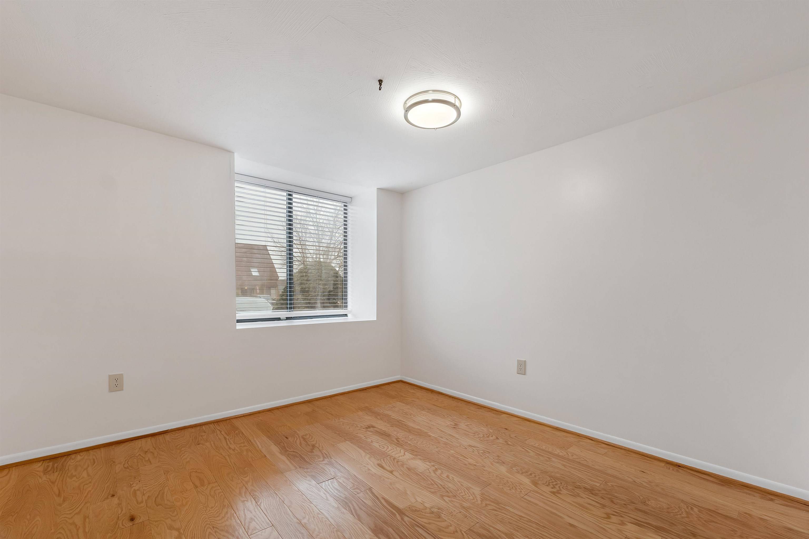 Merrimack, NH 03054,17 Webster CT