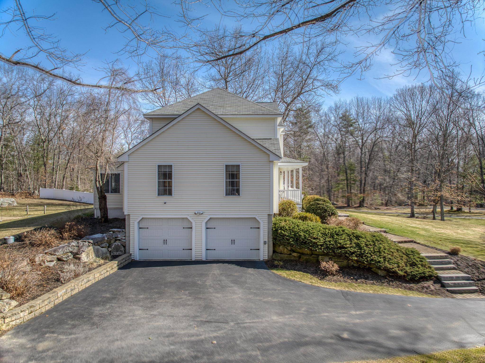 Salem, NH 03079,11 Coventry LN