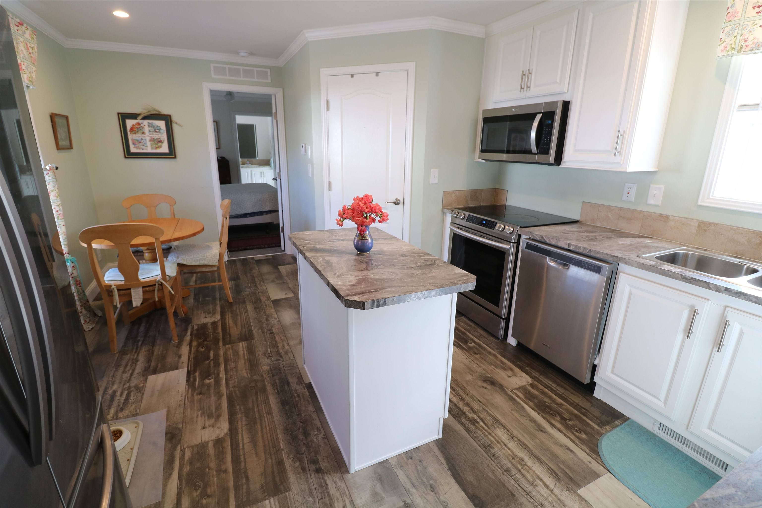 Troy, NH 03465,22 Colonial DR