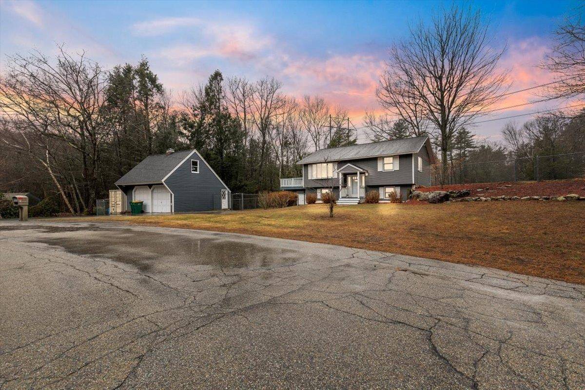 Kingston, NH 03848,12 Stoneybrook LN