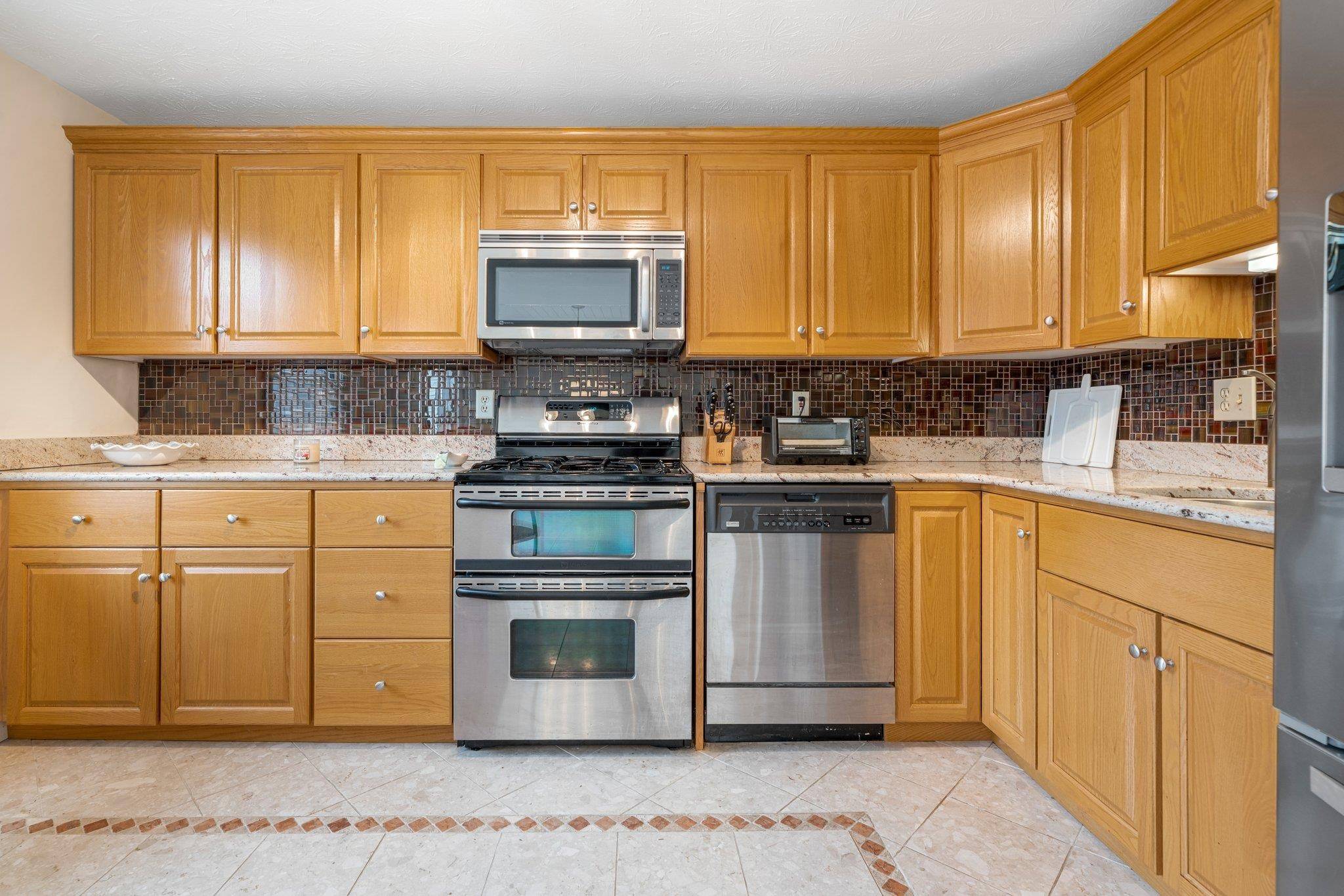 Nashua, NH 03063,9 Cranleigh Mews DR