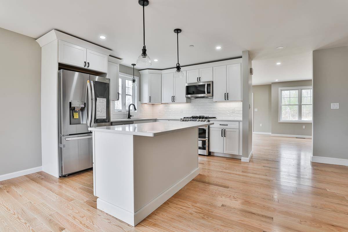 Manchester, NH 03102,63 Centerwood WAY