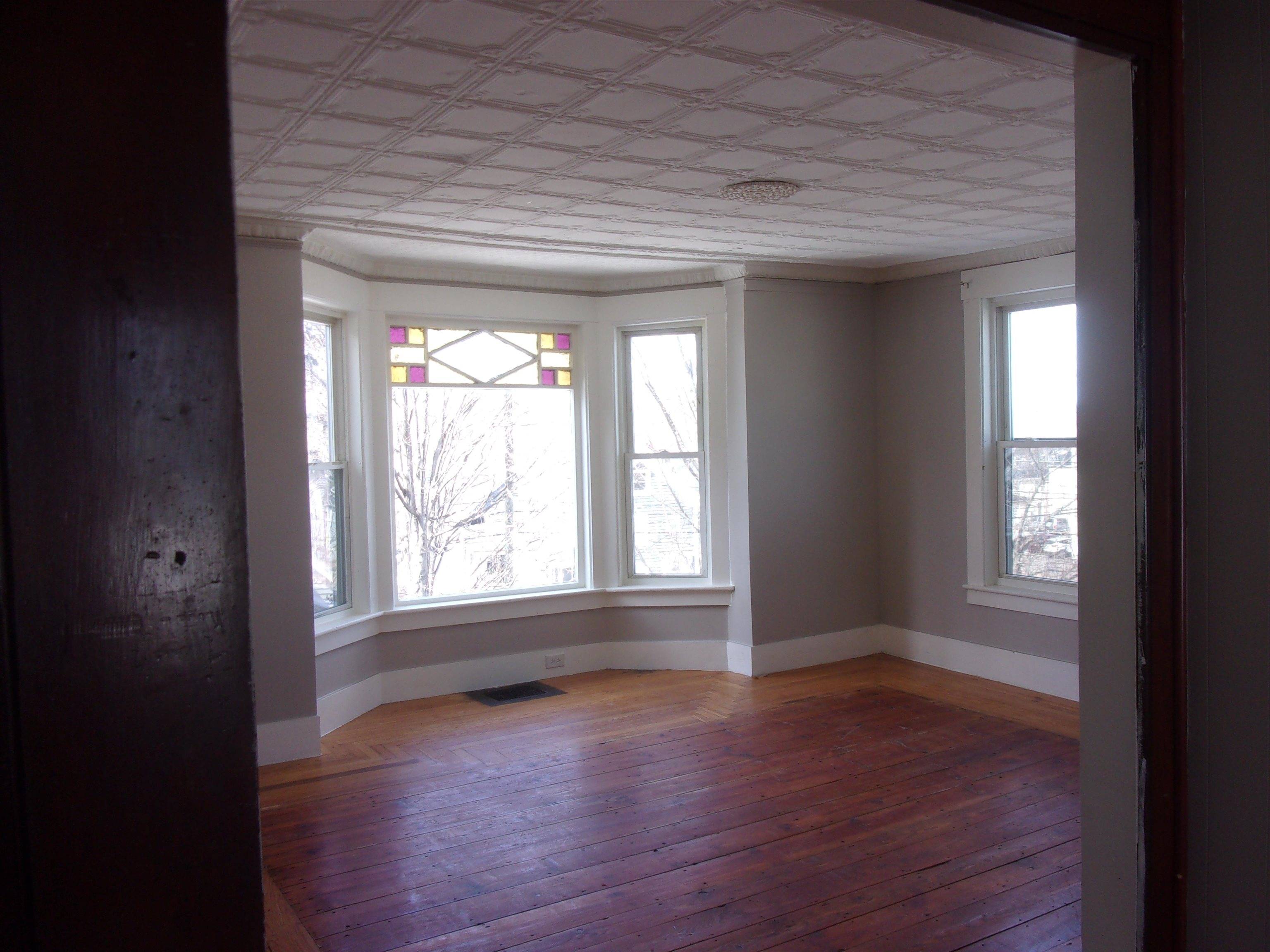Laconia, NH 03246,7 Elliott ST #1