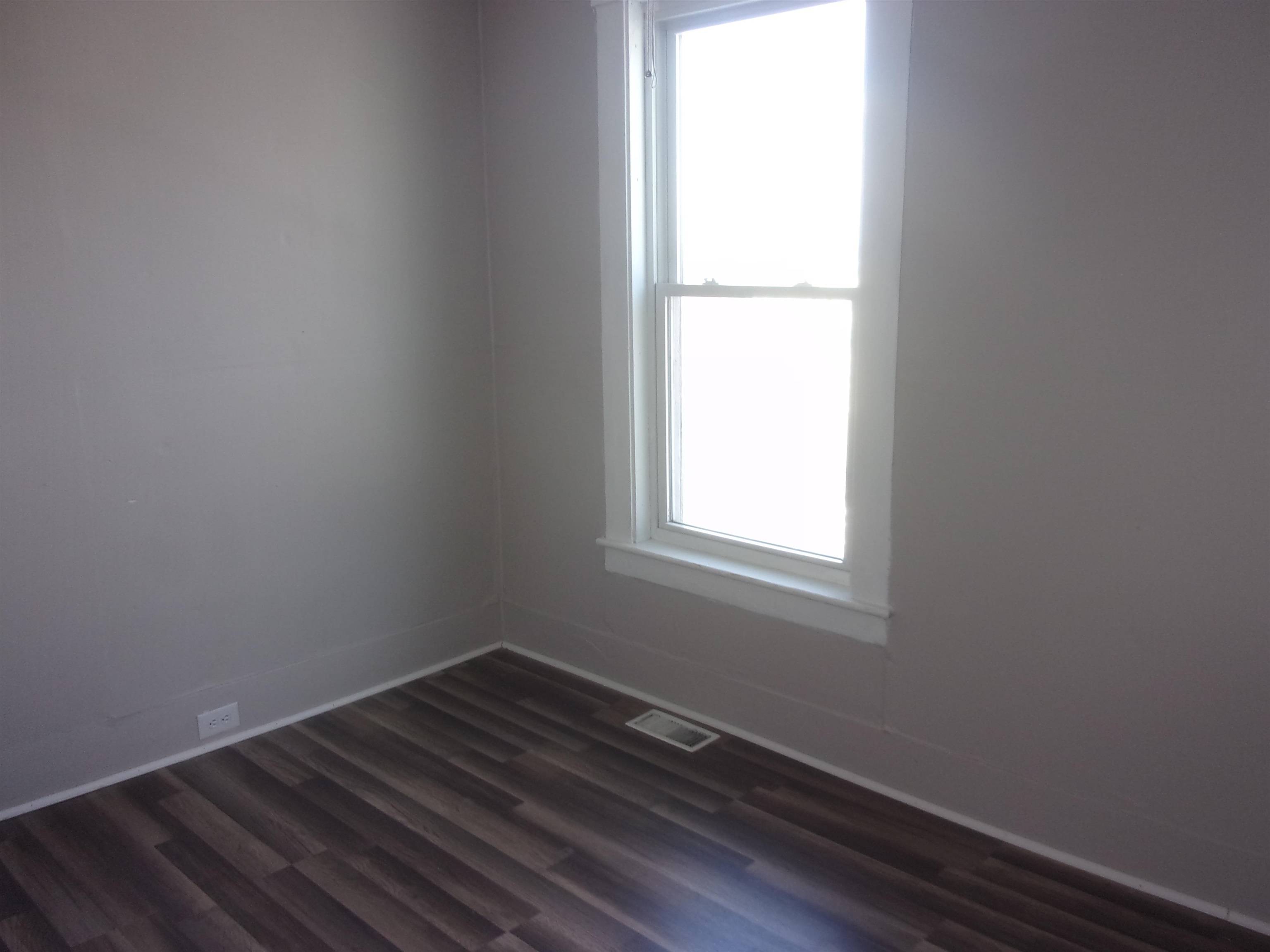 Laconia, NH 03246,7 Elliott ST #1