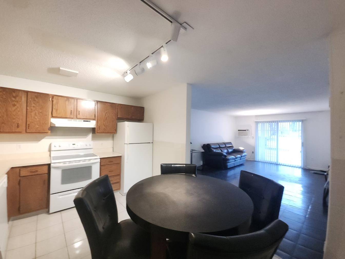 Manchester, NH 03102,13 Northbrook DR #1302