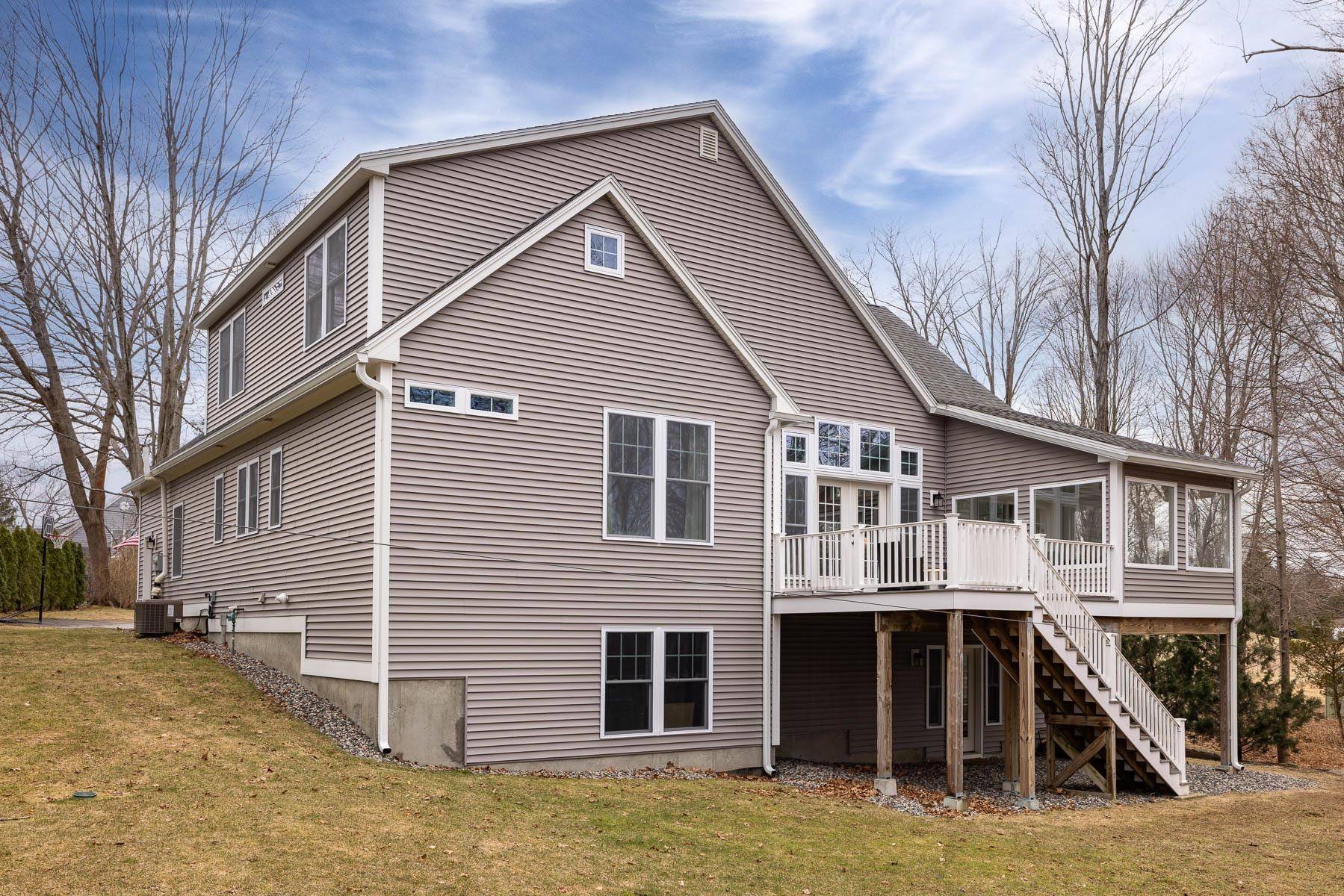 Portsmouth, NH 03801,40 Sanderson DR