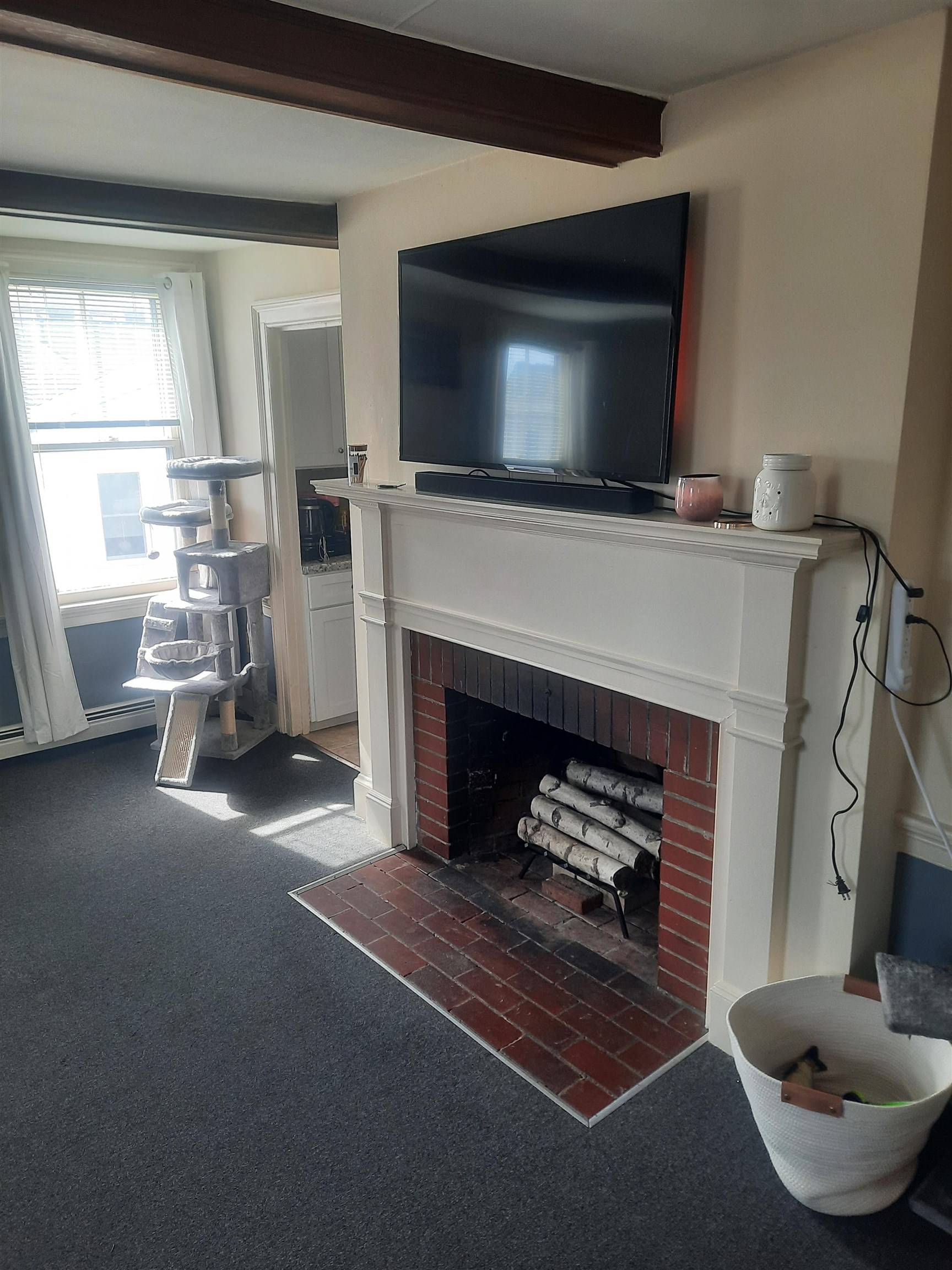 Henniker, NH 03301,13 Maple ST