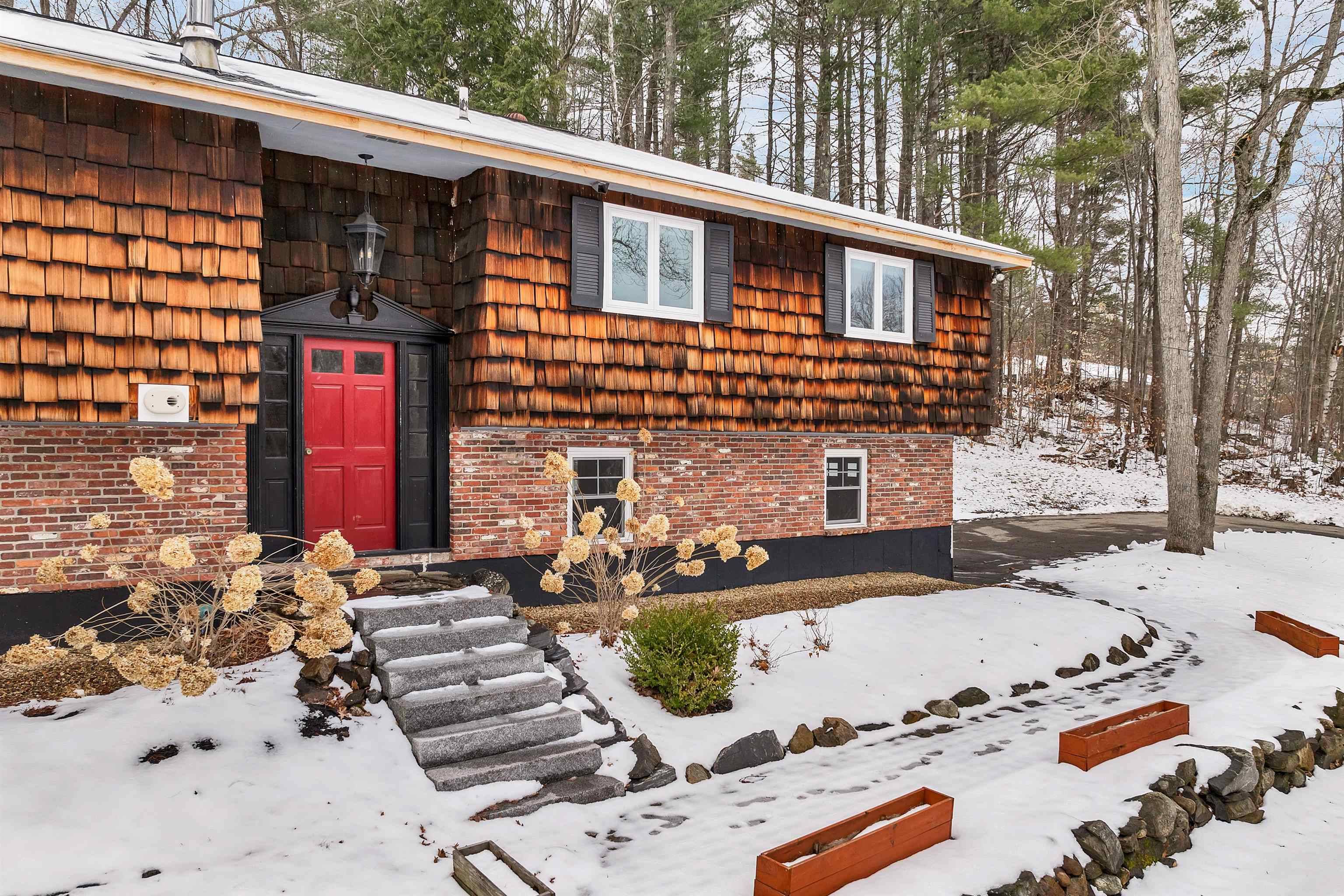 Gilford, NH 03249,71 October LN