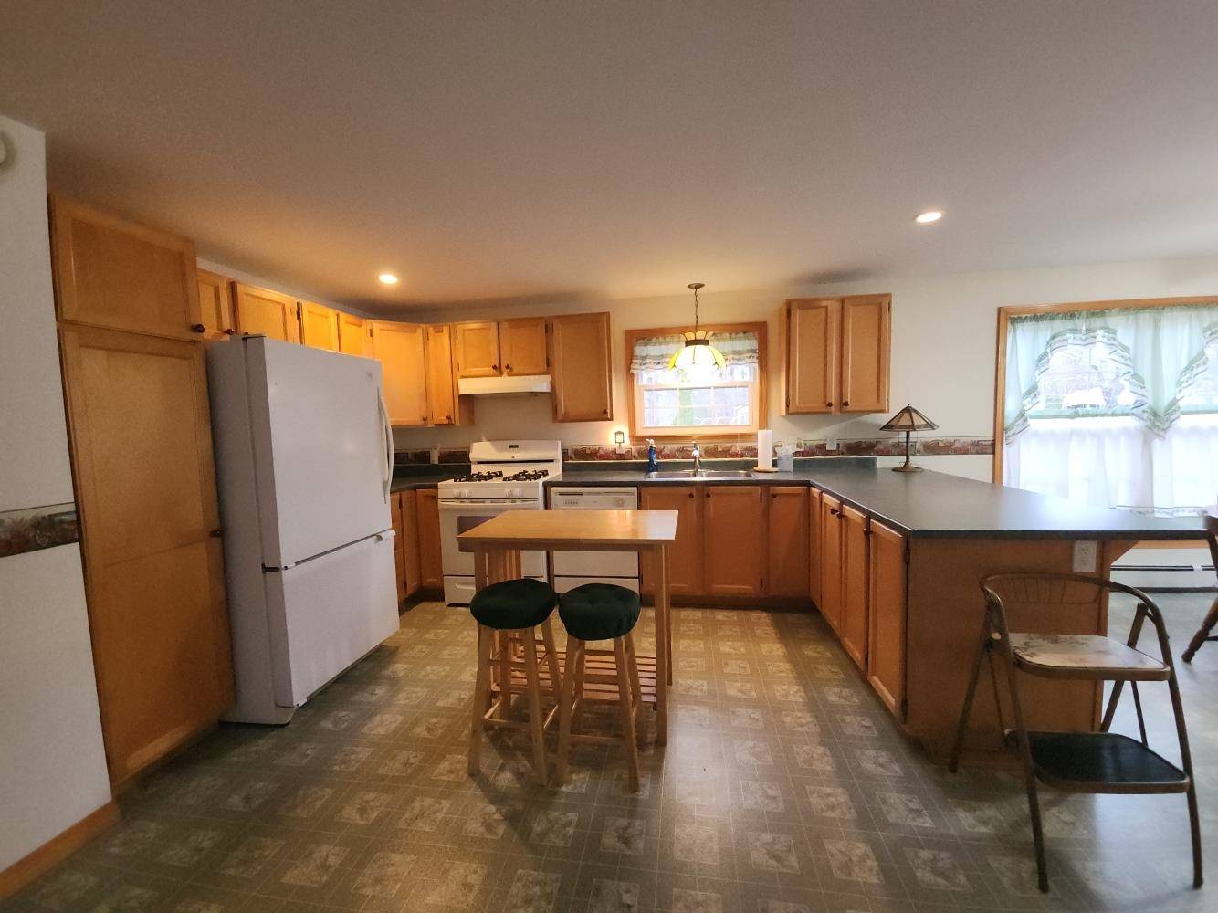 Seabrook, NH 03874,12a Whittier DR