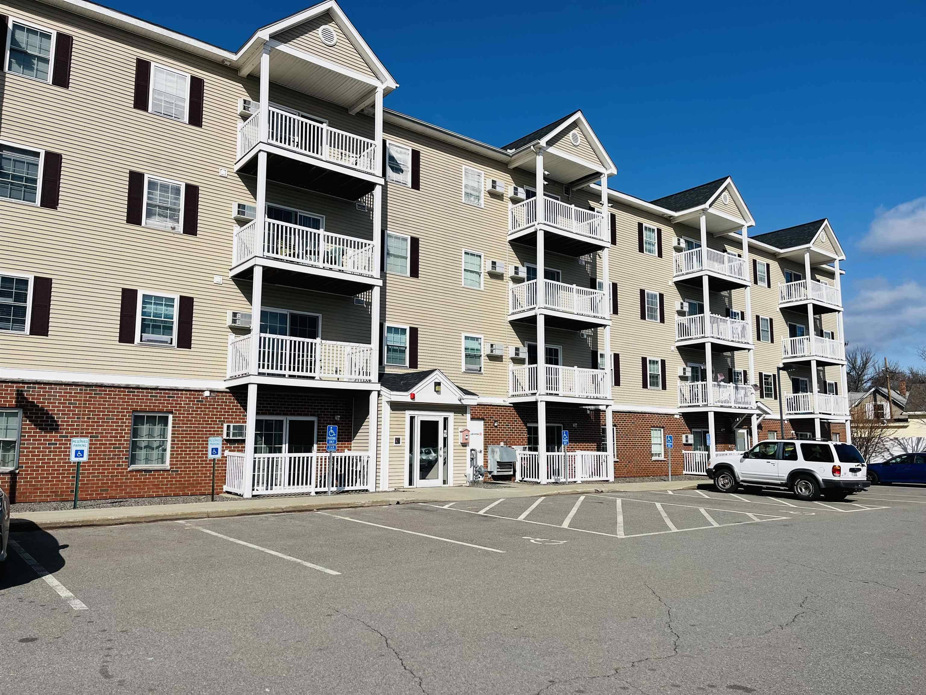 Nashua, NH 03060,18 Harbor AVE #304