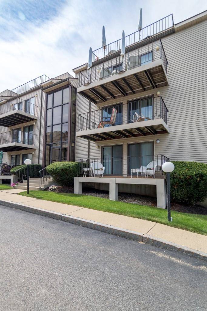 Hampton, NH 03842,461 Ocean BLVD #6A