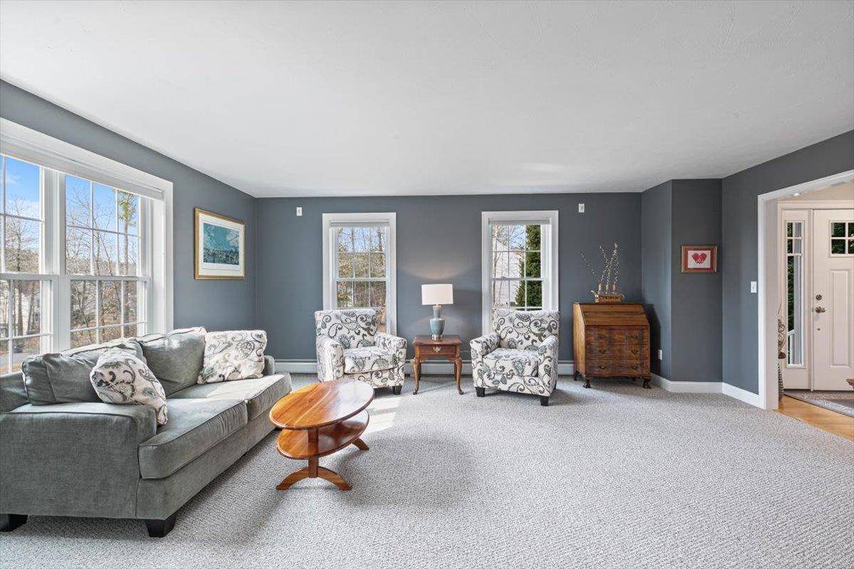 Salem, NH 03079,41 Hawk DR