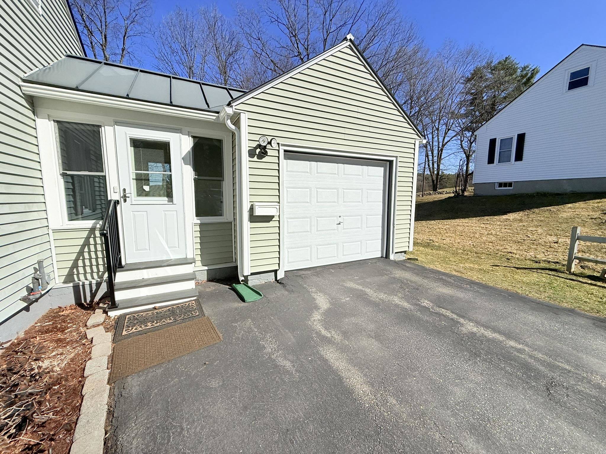 Claremont, NH 03743,24 Leslie AVE