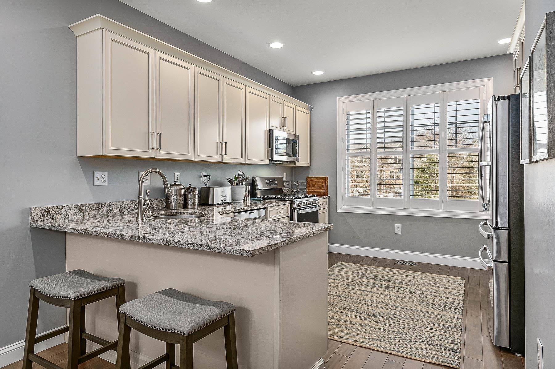 Exeter, NH 03833,131 Court ST #6