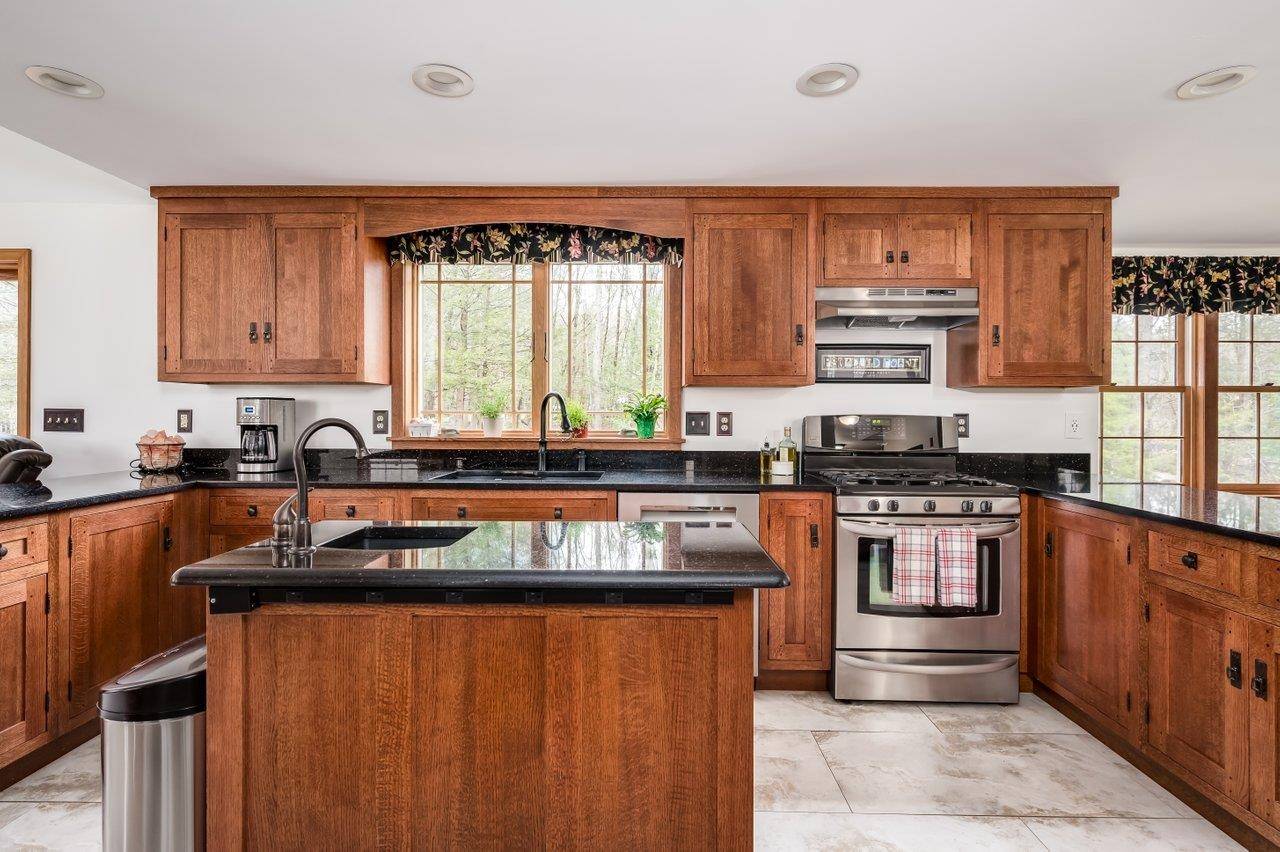 Durham, NH 03824,4 Meader LN