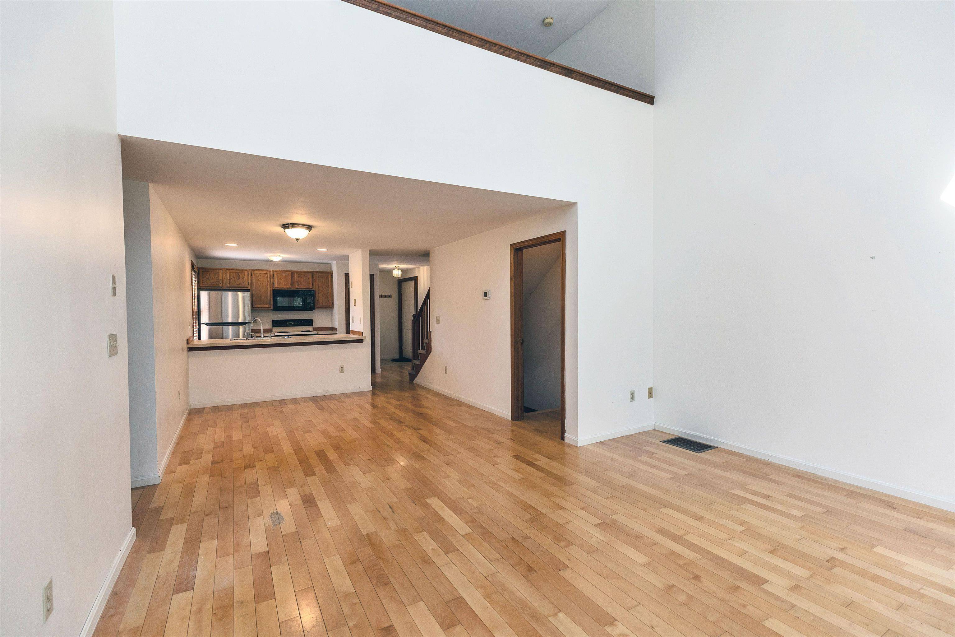 Stratham, NH 03885,28 Montrose DR