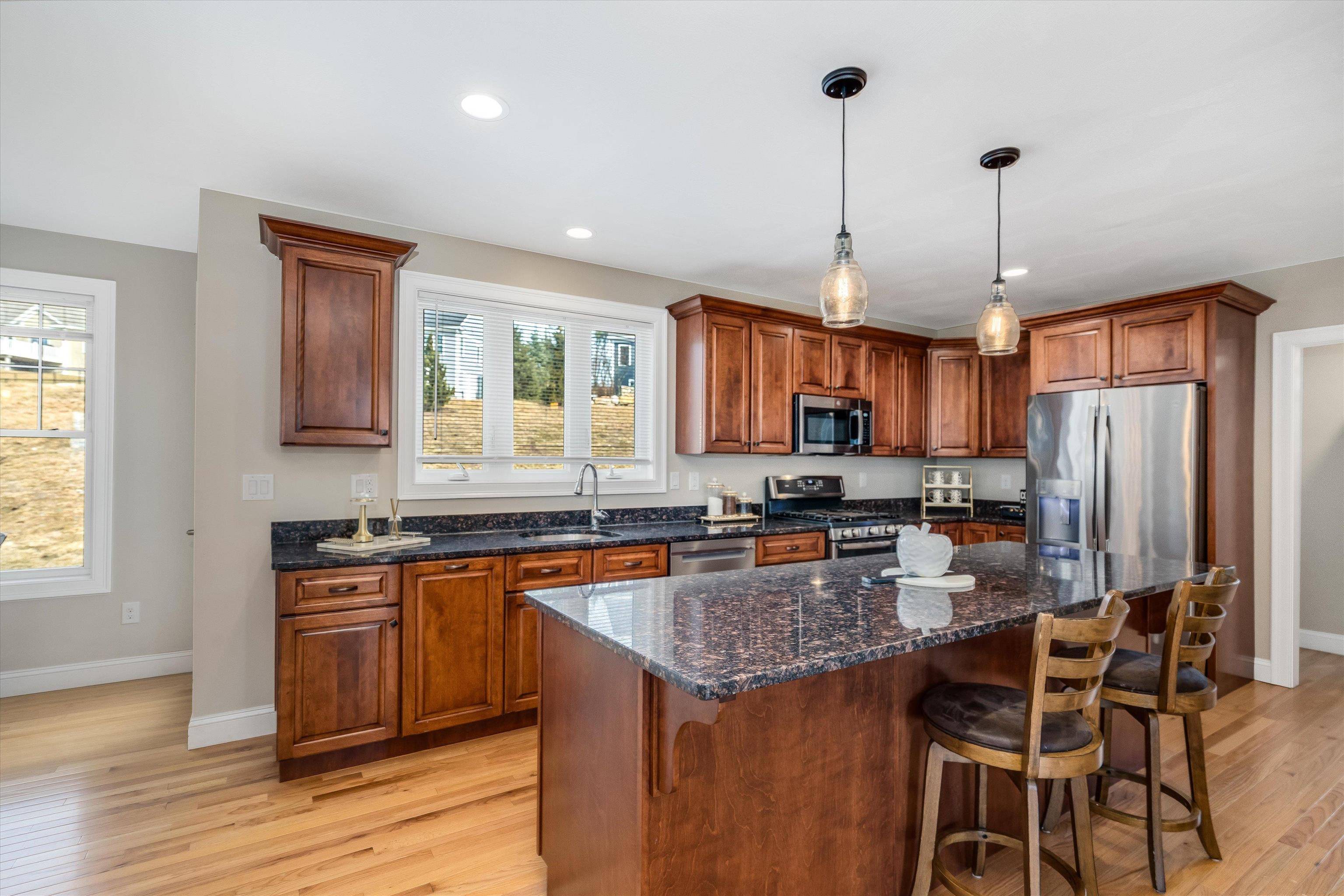 18 Scenic DR Manchester, NH 03104