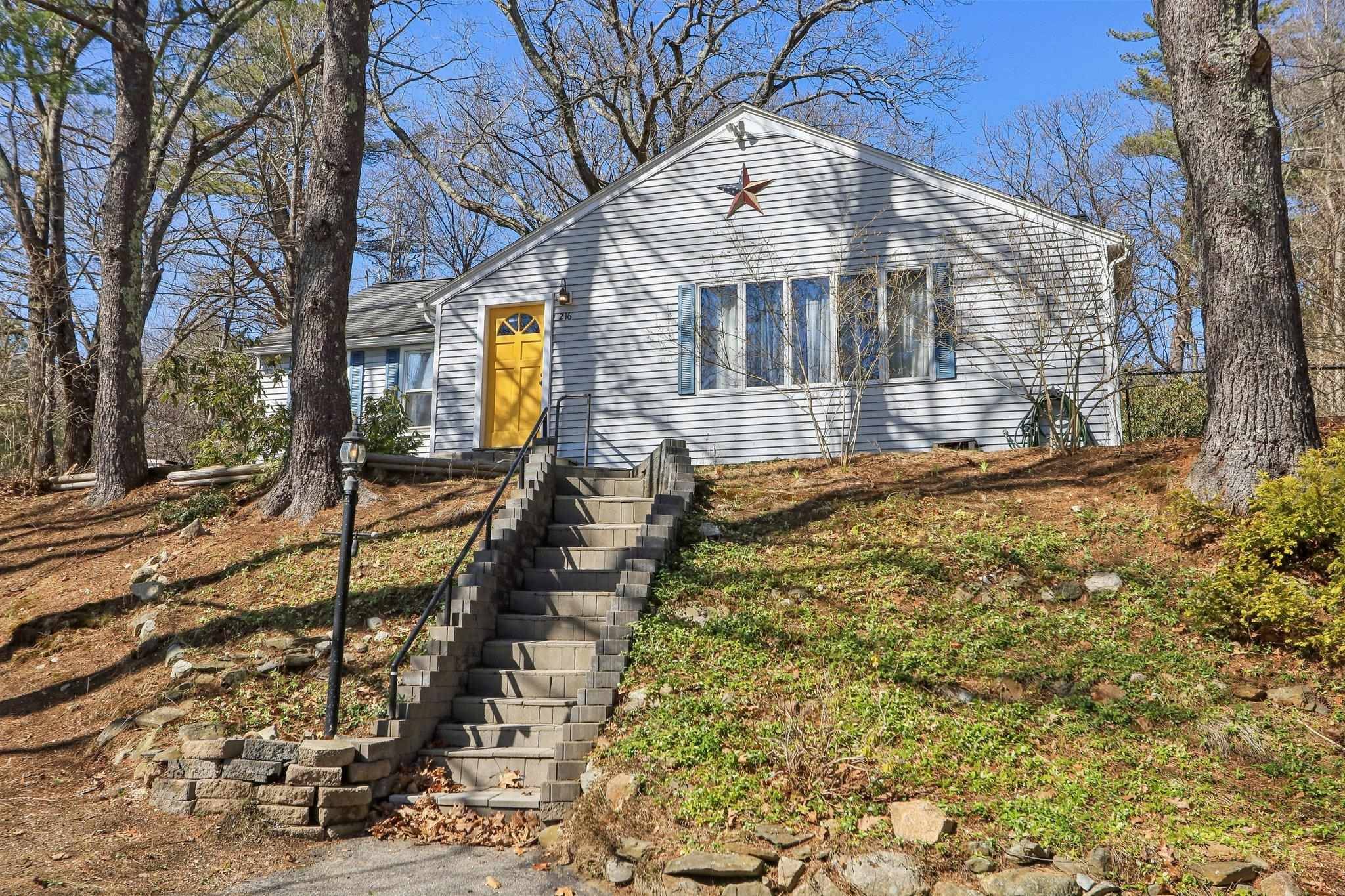 Derry, NH 03038,216 Hampstead RD