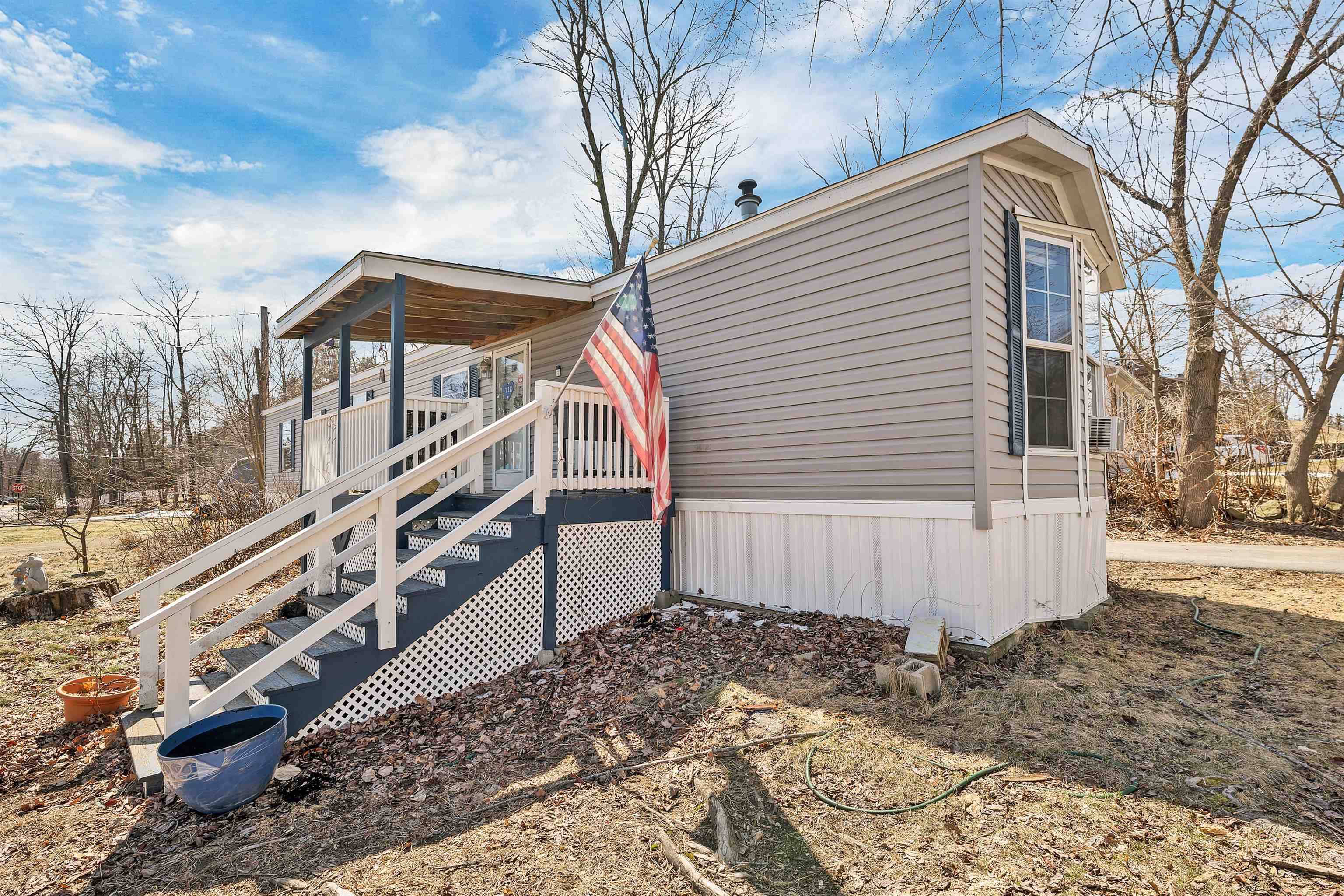 Laconia, NH 03246,218 Sheridan ST