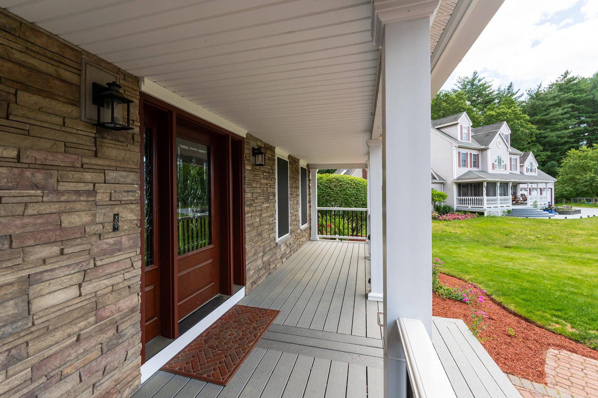 Hudson, NH 03051,19 Farmington DR