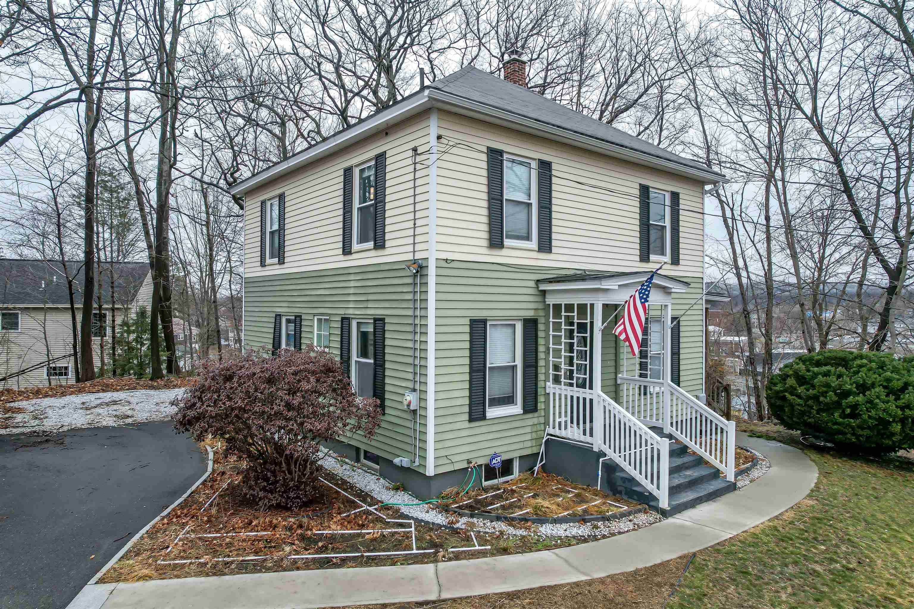 Lebanon, NH 03766,5 Light ST