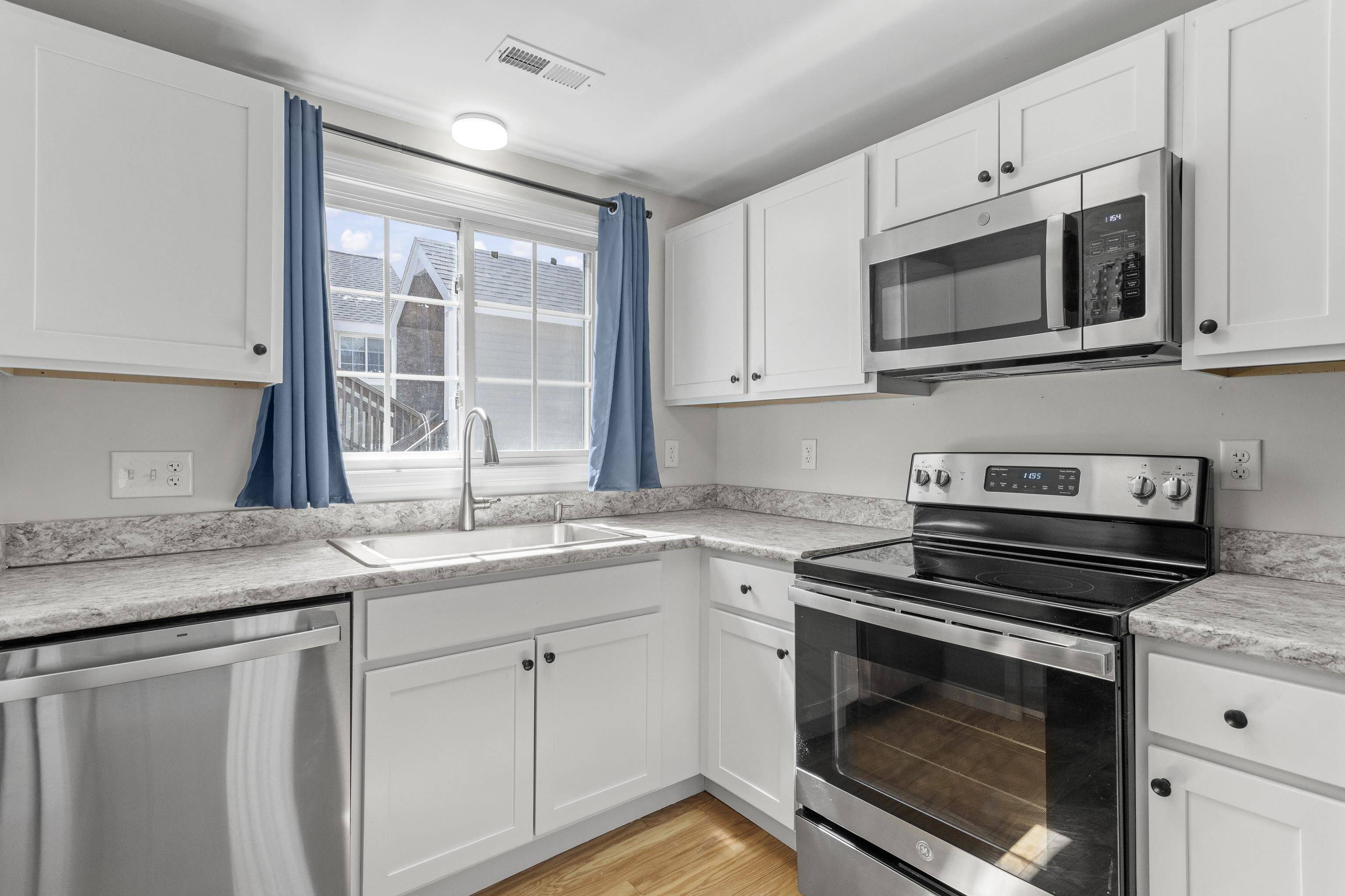 Dover, NH 03820,98 Henry Law AVE #21