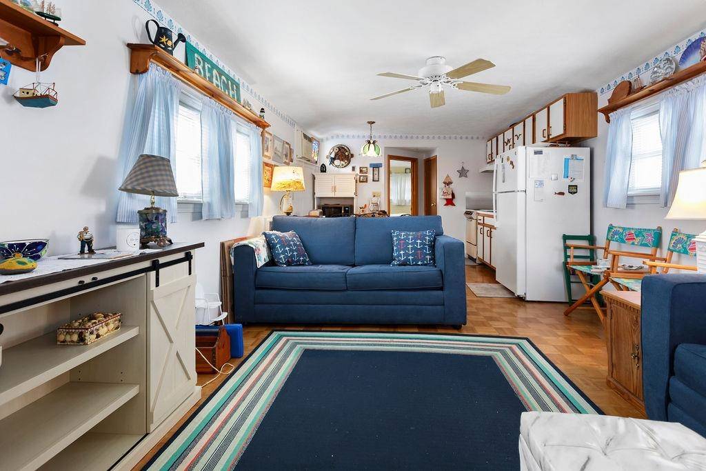 84 Acorn RD Hampton, NH 03842