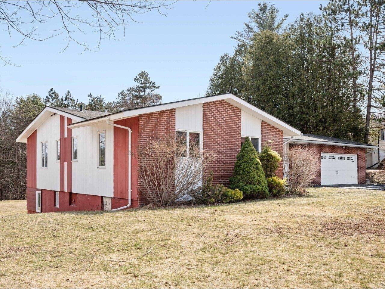 Montpelier, VT 05602,32 Hackamore RD