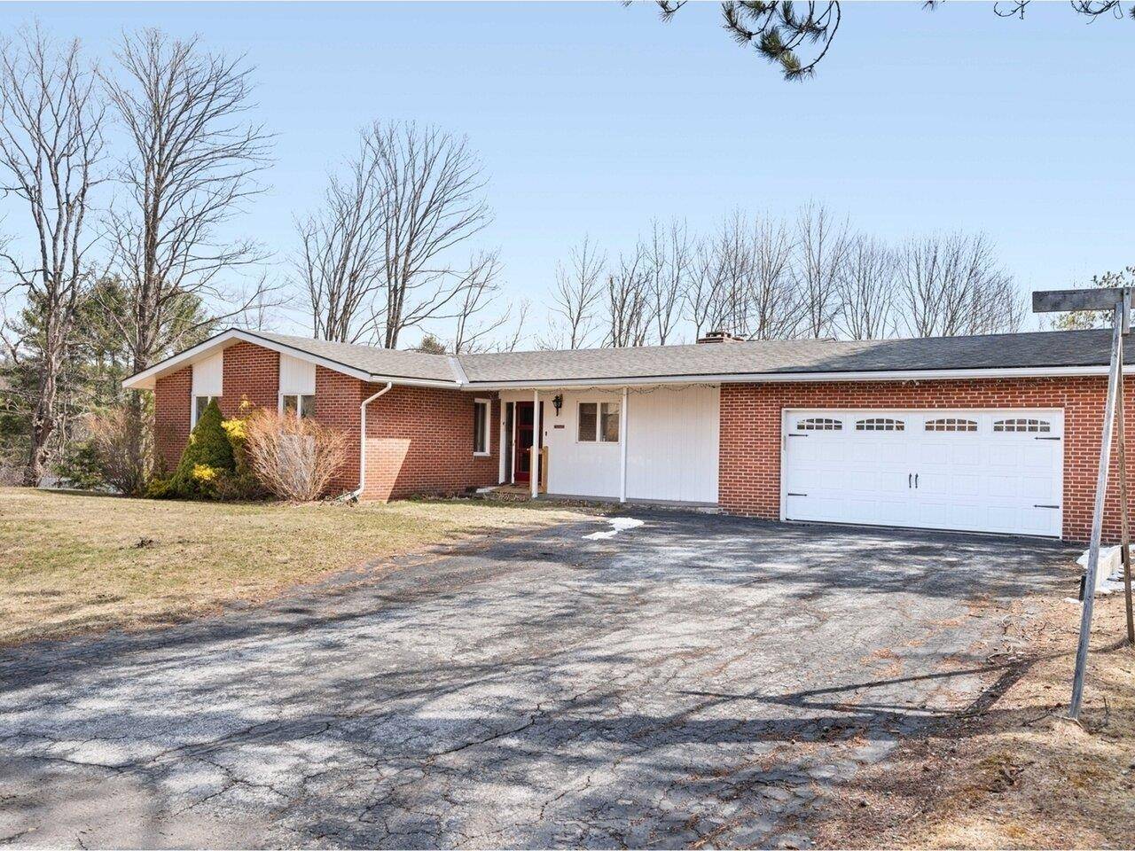 Montpelier, VT 05602,32 Hackamore RD