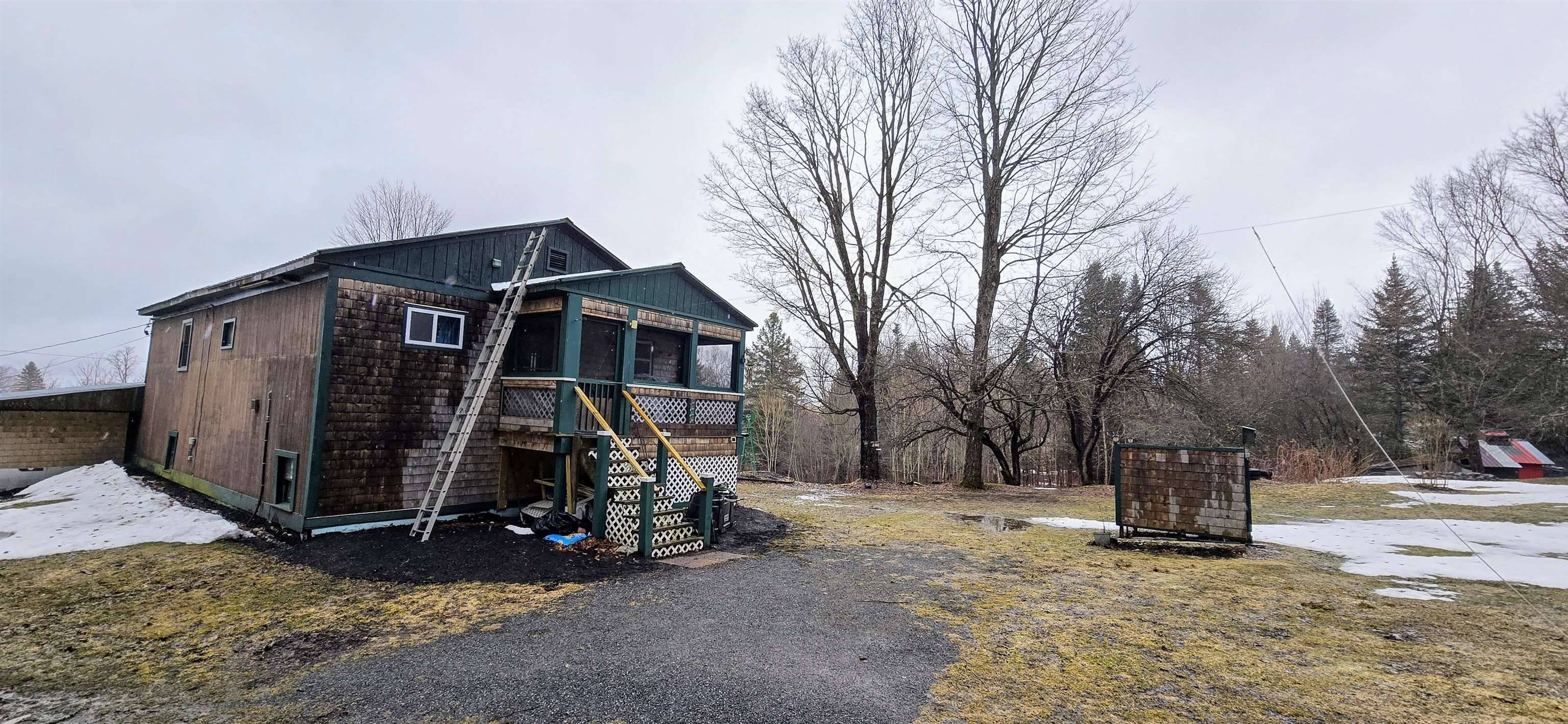 Glover, VT 05875,681 Phillips RD
