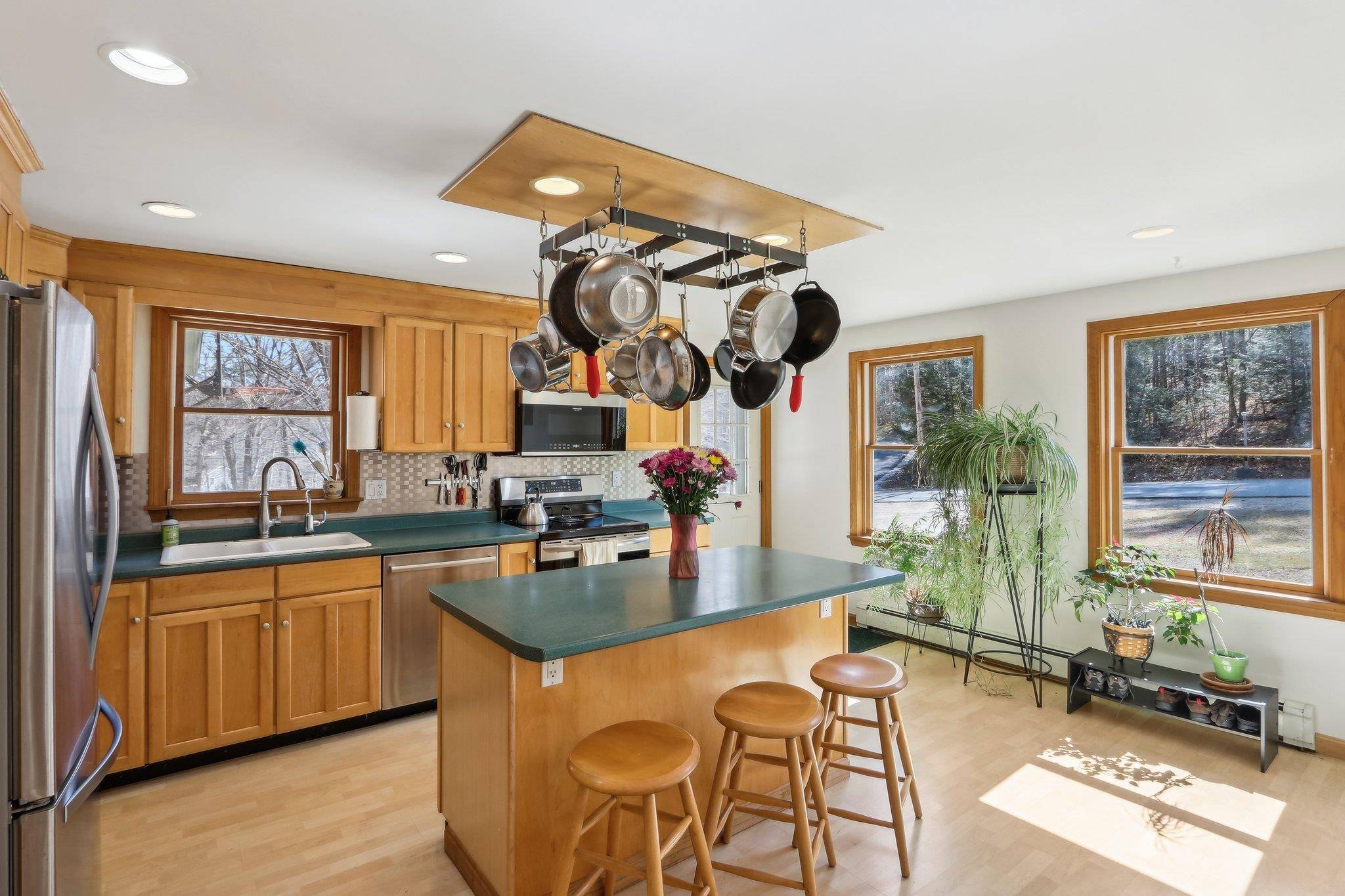 Raymond, NH 03077,11 Lincoln DR