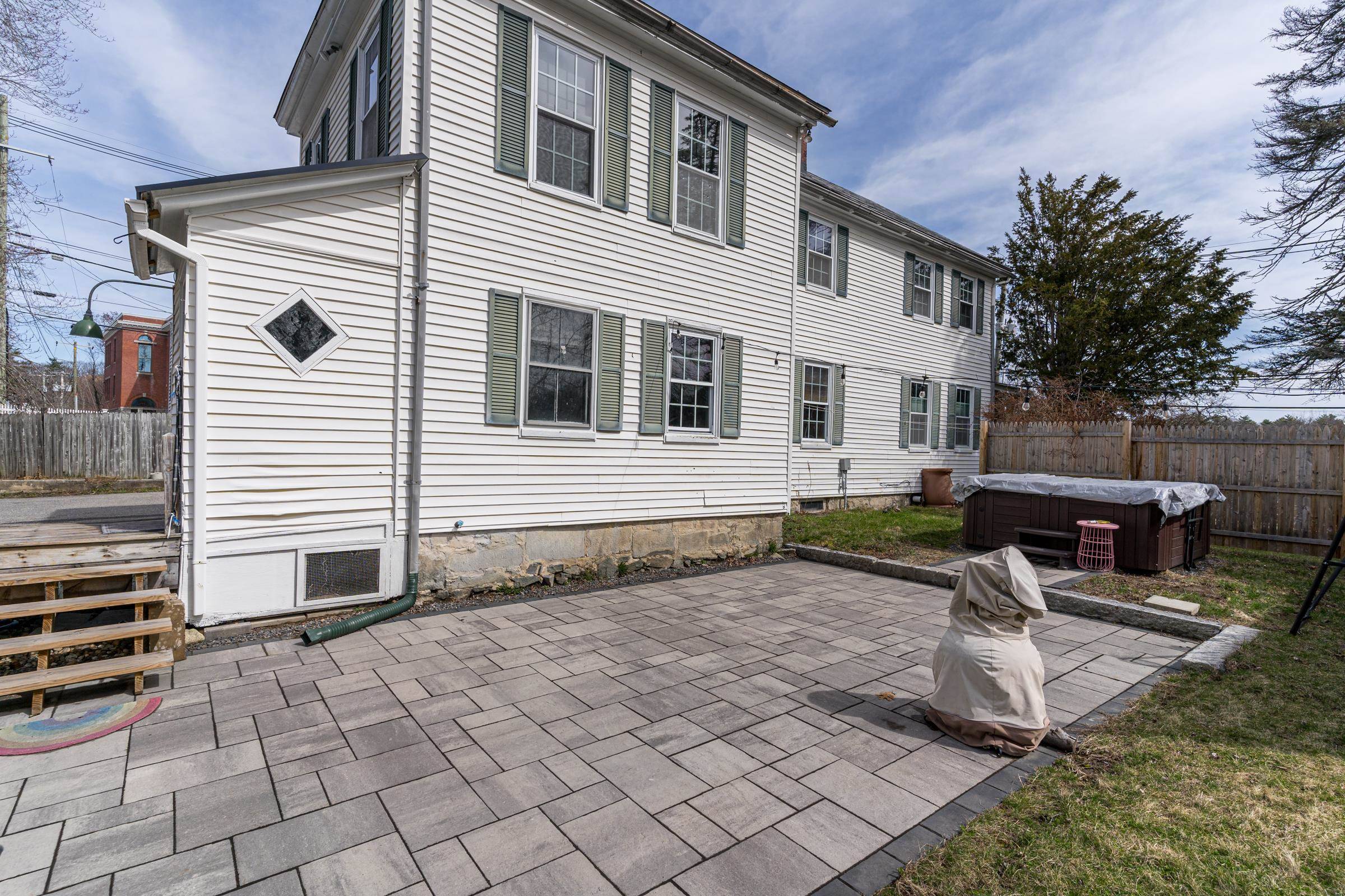 Newmarket, NH 03857,2 Kitteridge SQ